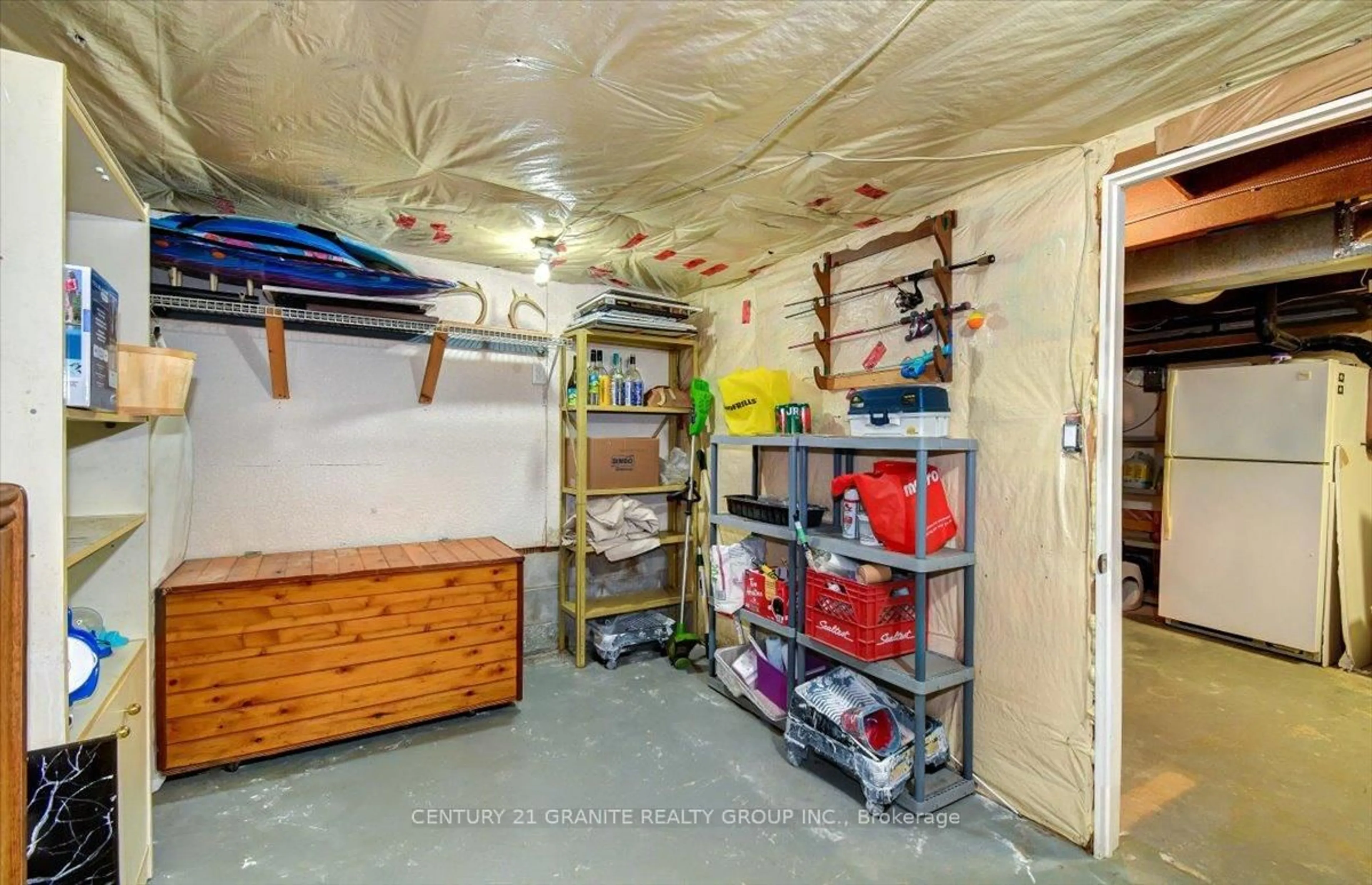 Indoor garage for 31105 28 Highway, Bancroft Ontario K0L 1C0