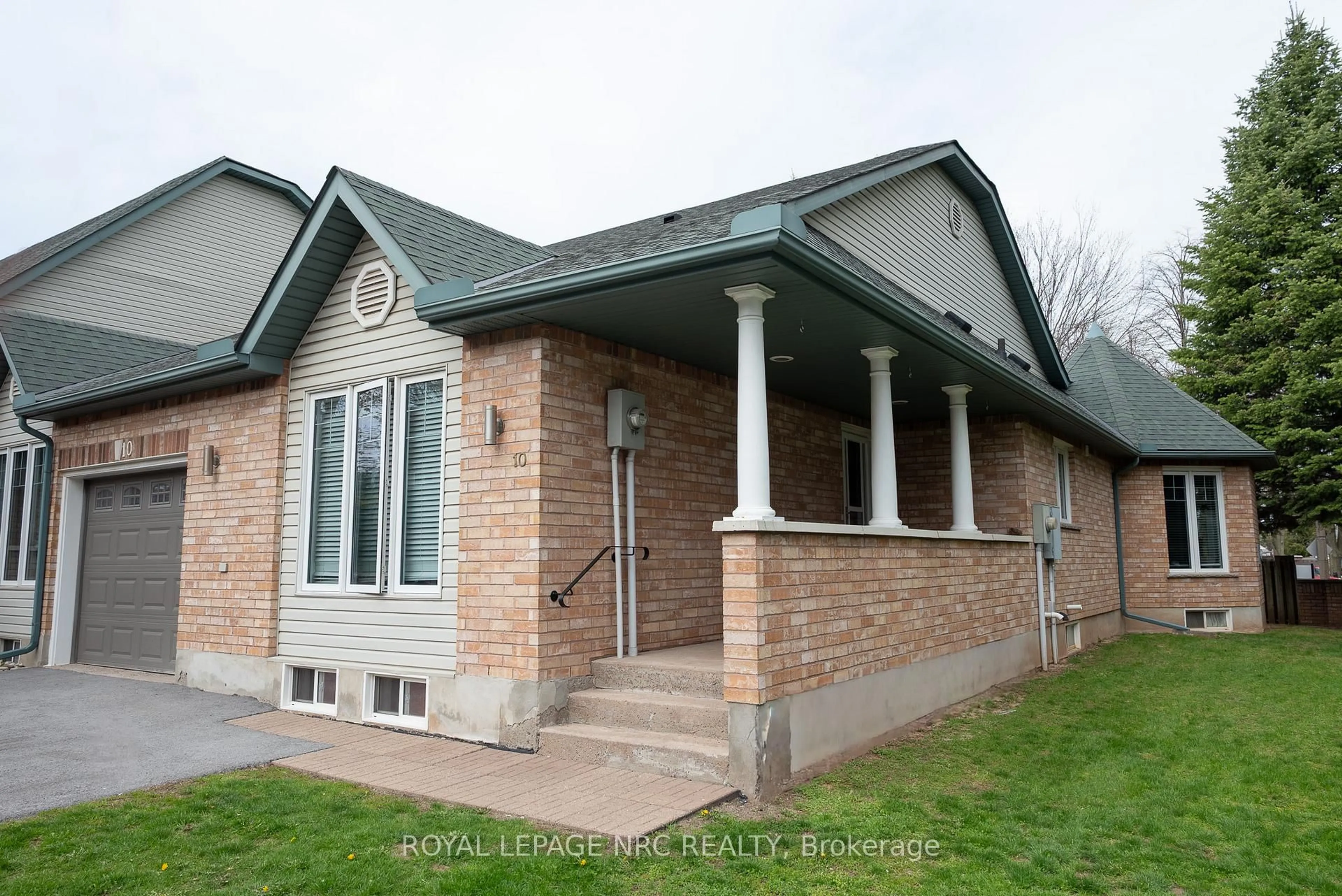 Home with brick exterior material, building for 3797 Orlando Dr #10, Niagara Falls Ontario L2J 4B5
