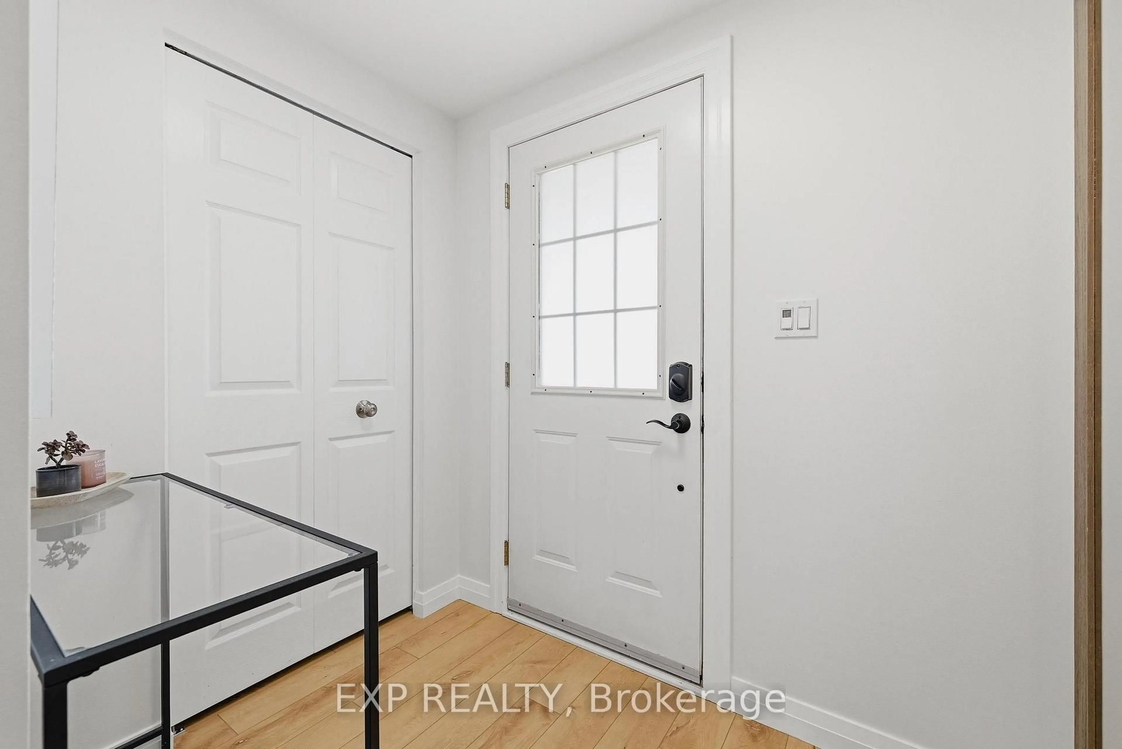 Indoor entryway for 218 Prosperity Dr, Kitchener Ontario N2E 4E5