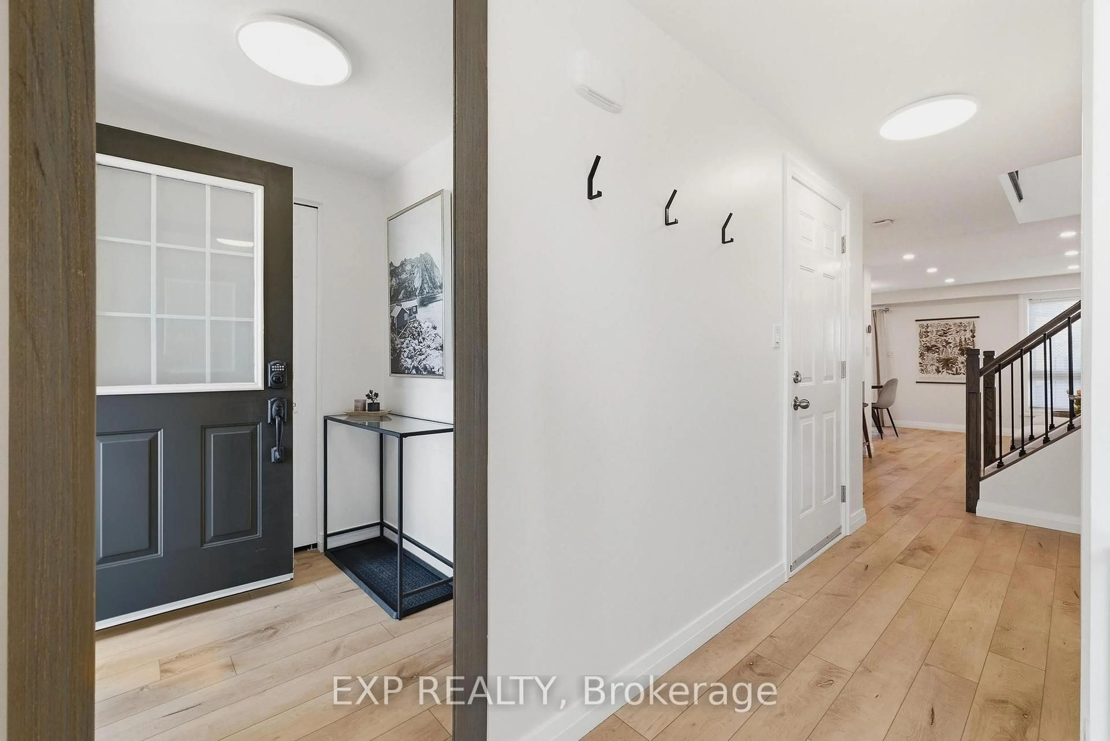 Indoor entryway for 218 Prosperity Dr, Kitchener Ontario N2E 4E5
