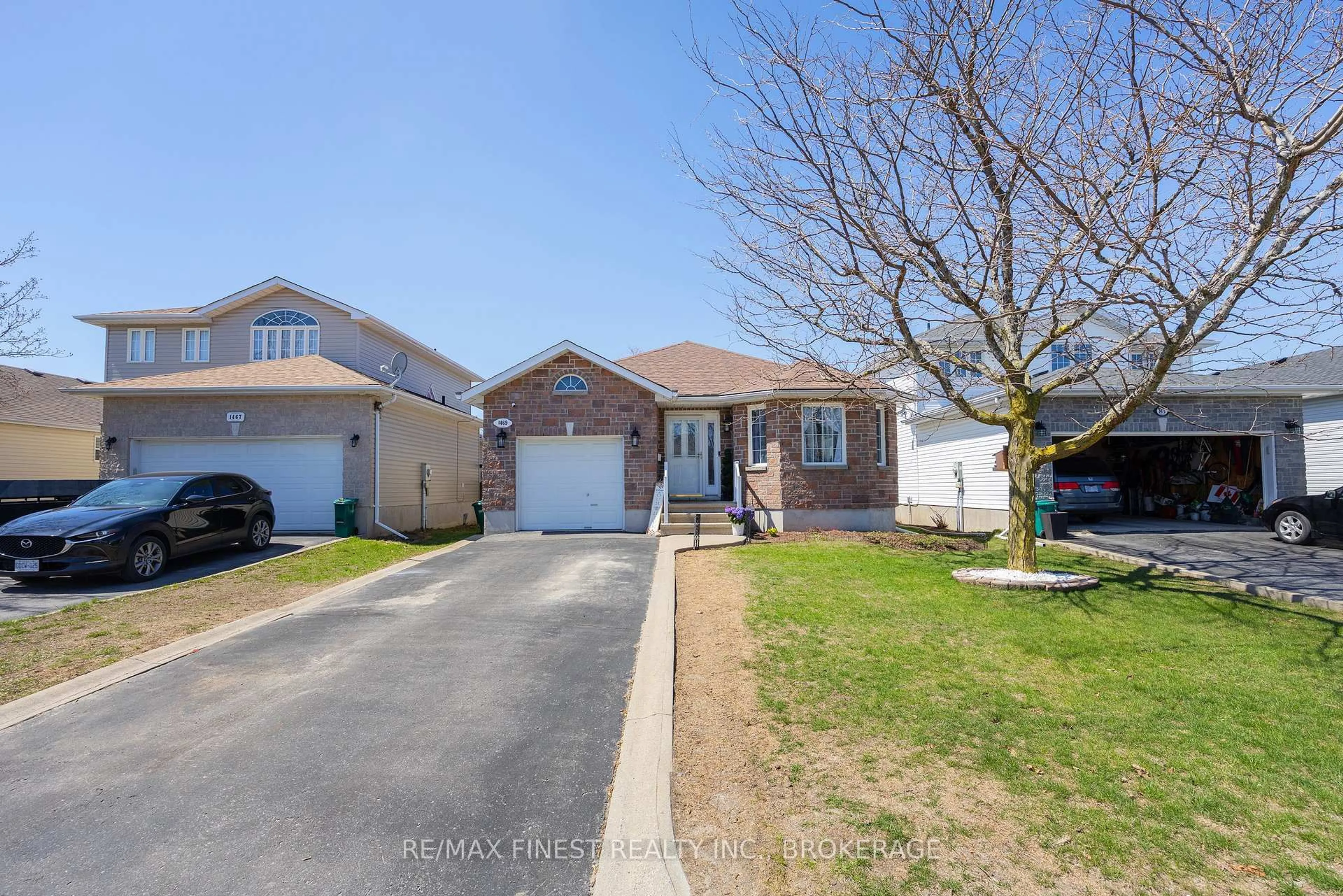 A pic from outside/outdoor area/front of a property/back of a property/a pic from drone, street for 1469 Birchwood Dr, Kingston Ontario K7P 3H3