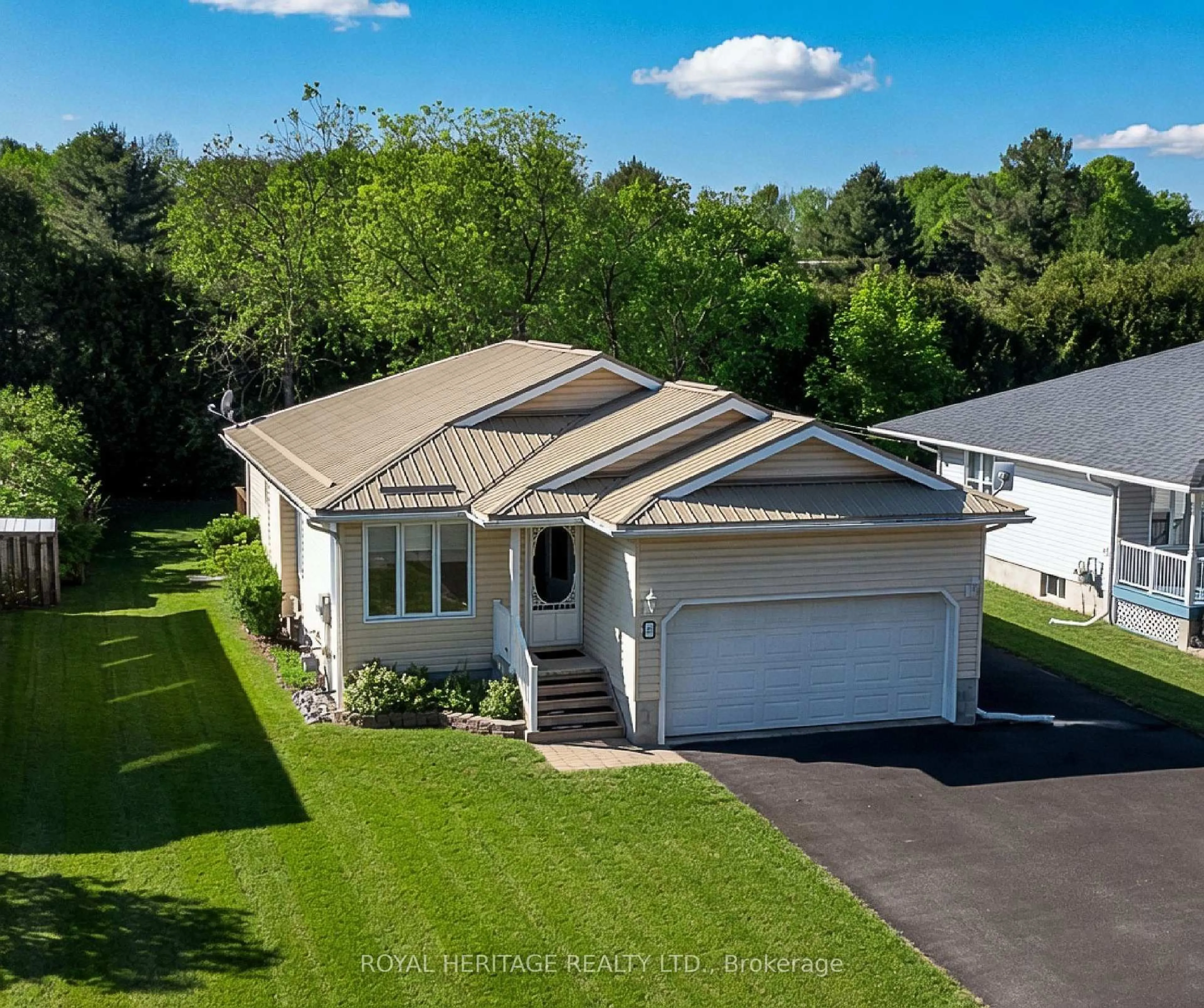 A pic from outside/outdoor area/front of a property/back of a property/a pic from drone, street for 27 South Maloney St, Limoges Ontario K0K 2M0