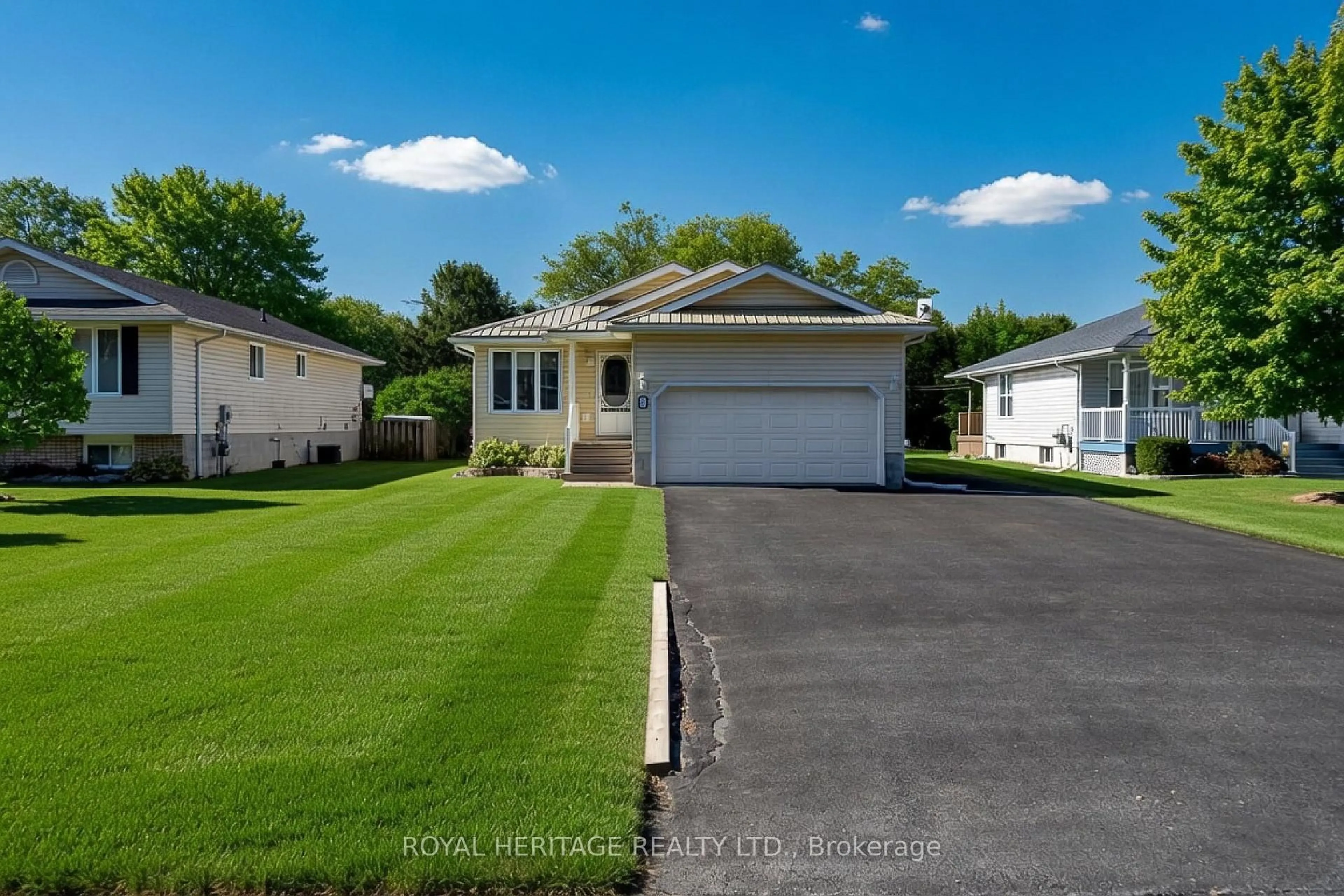 A pic from outside/outdoor area/front of a property/back of a property/a pic from drone, street for 27 South Maloney St, Limoges Ontario K0K 2M0