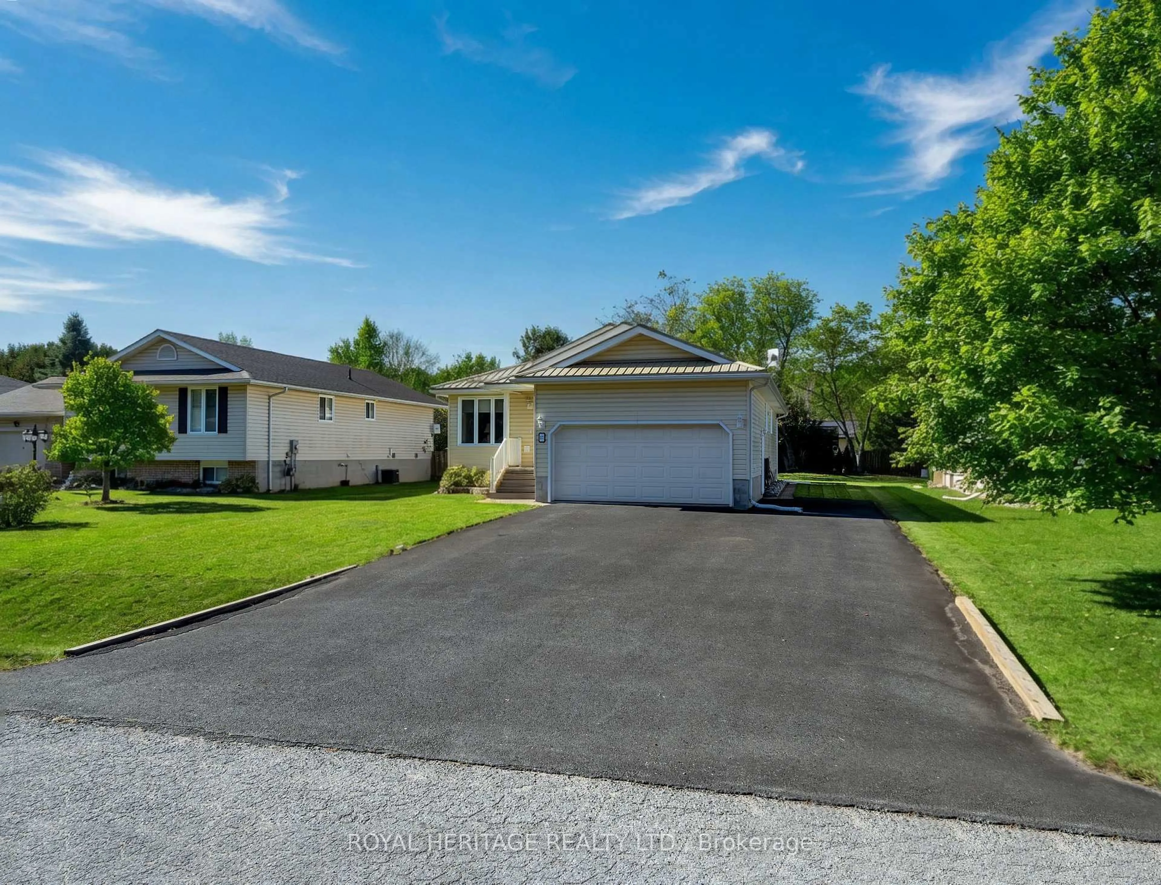 A pic from outside/outdoor area/front of a property/back of a property/a pic from drone, street for 27 South Maloney St, Limoges Ontario K0K 2M0