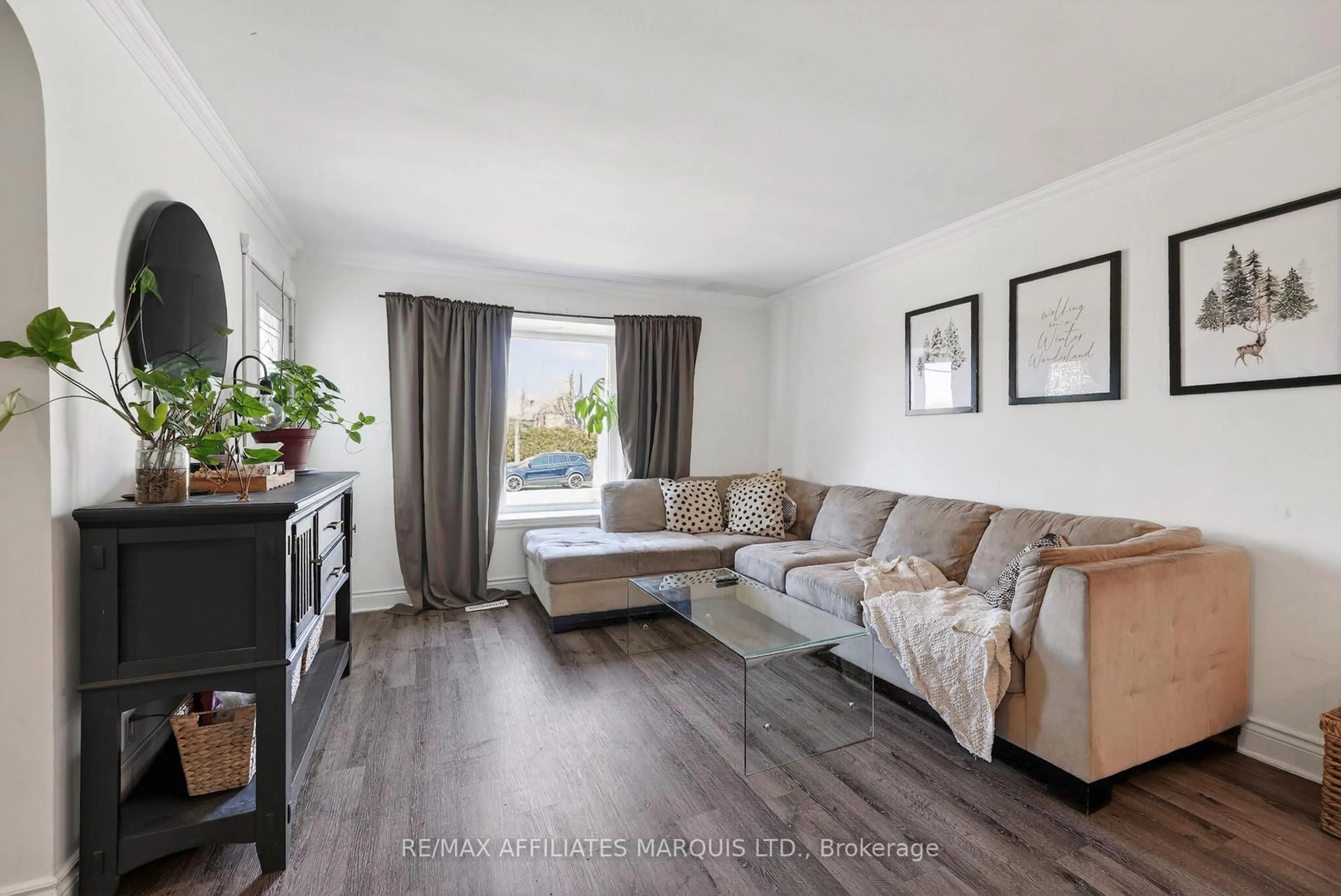 Living room with furniture, wood/laminate floor for 615 Twelfth St, Cornwall Ontario K6H 3B3