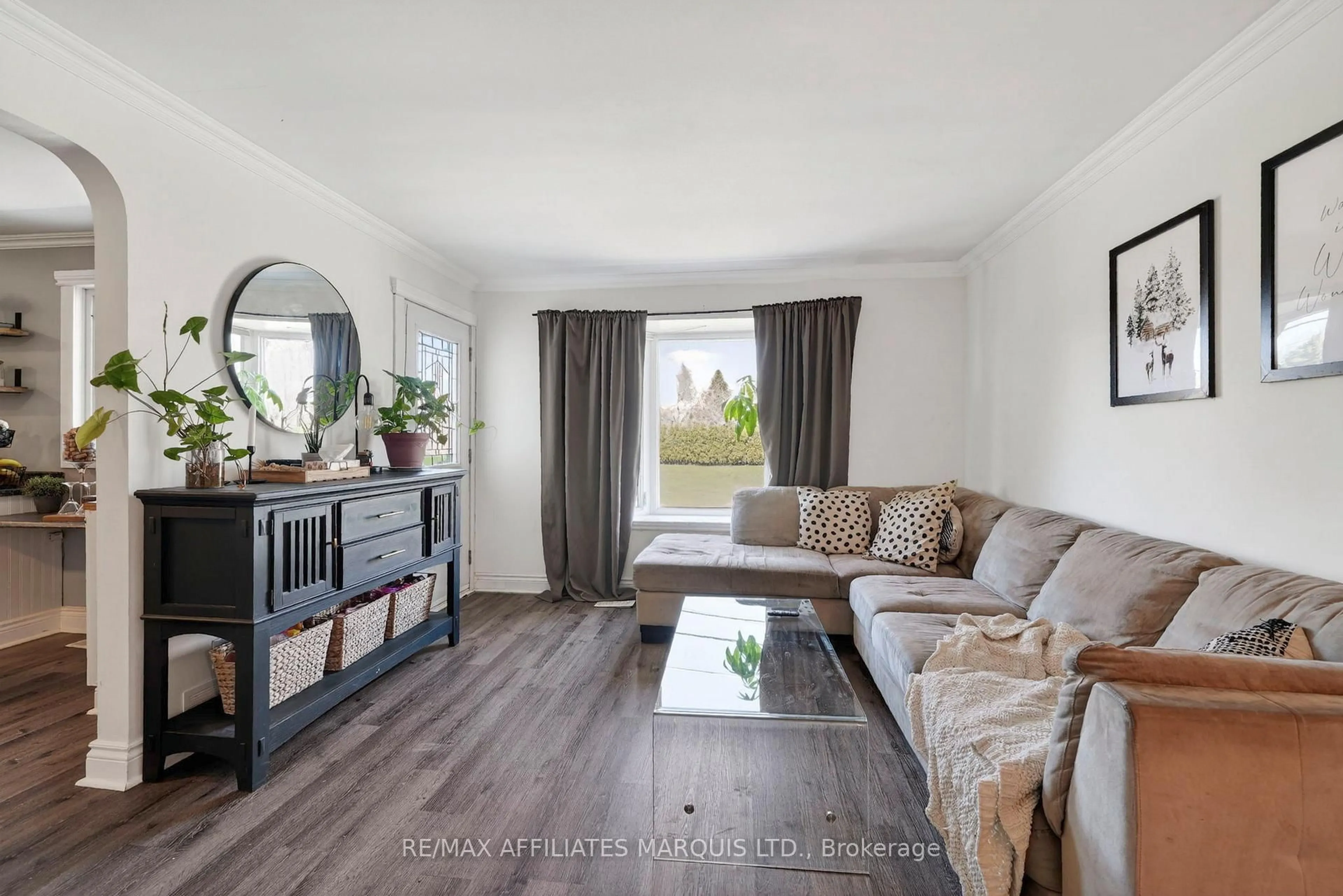 Living room with furniture, wood/laminate floor for 615 Twelfth St, Cornwall Ontario K6H 3B3