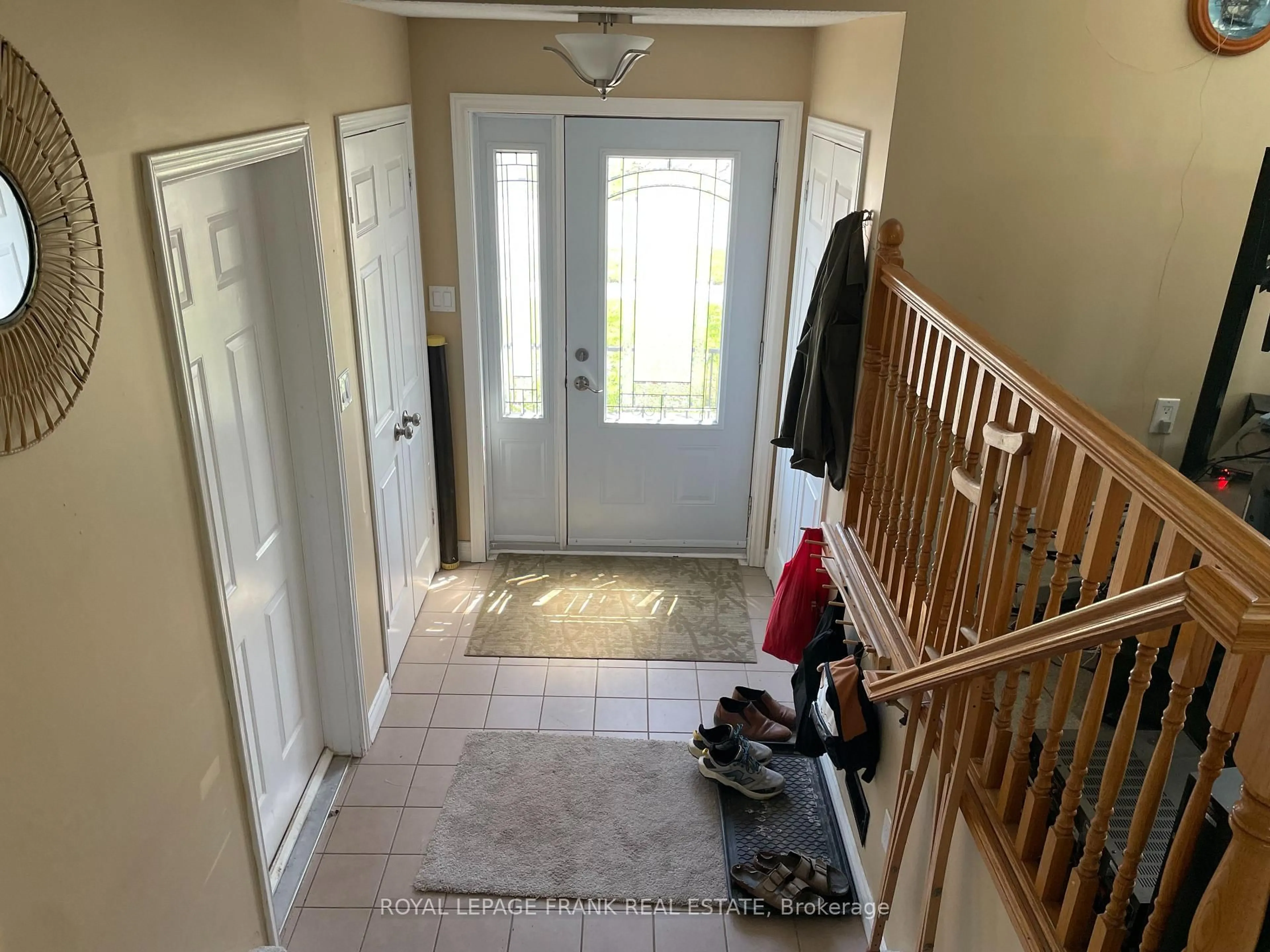 Indoor entryway for 30 Andew Dr, Kawartha Lakes Ontario K9V 5W6