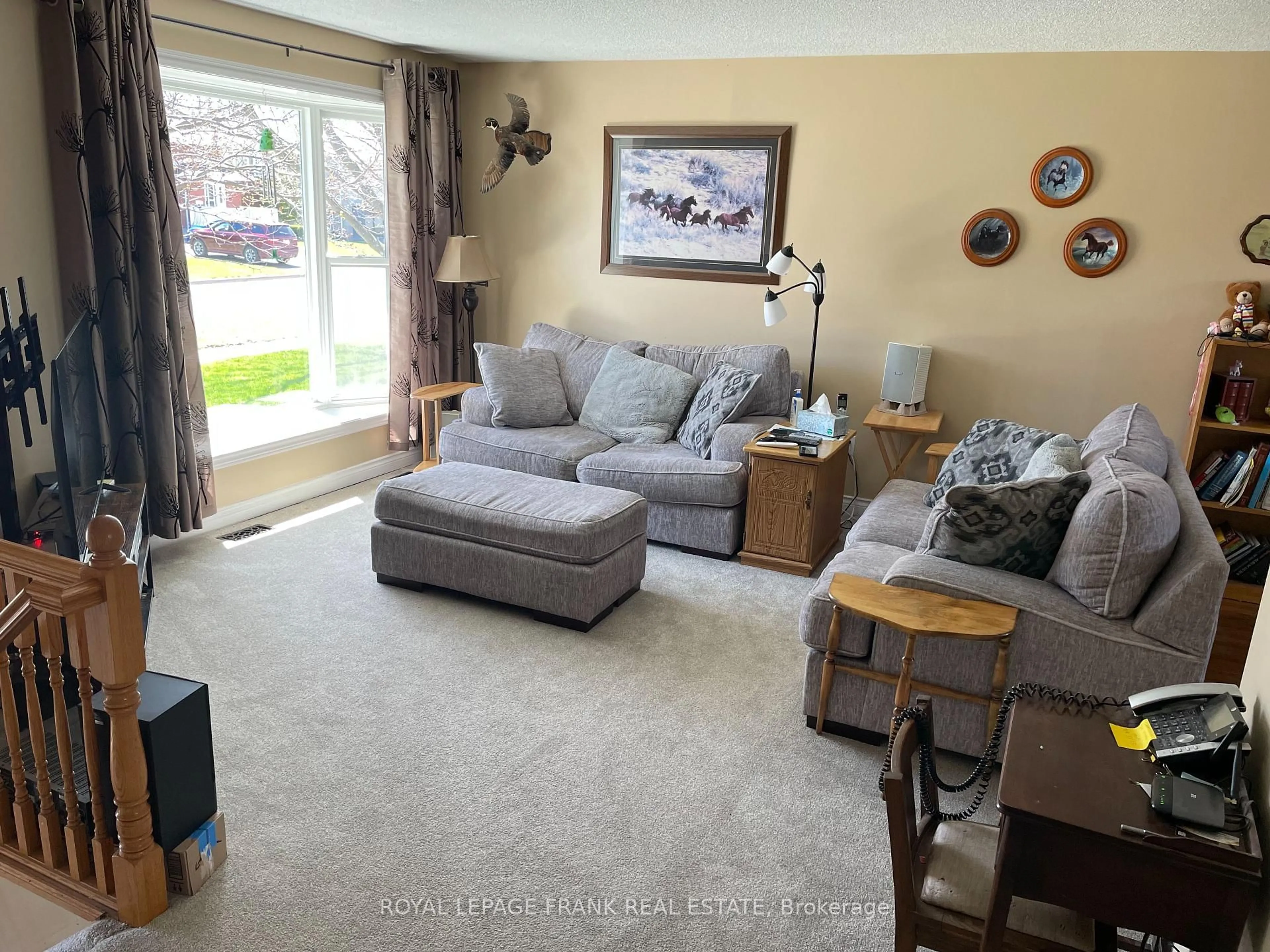 Living room with furniture, unknown for 30 Andew Dr, Kawartha Lakes Ontario K9V 5W6