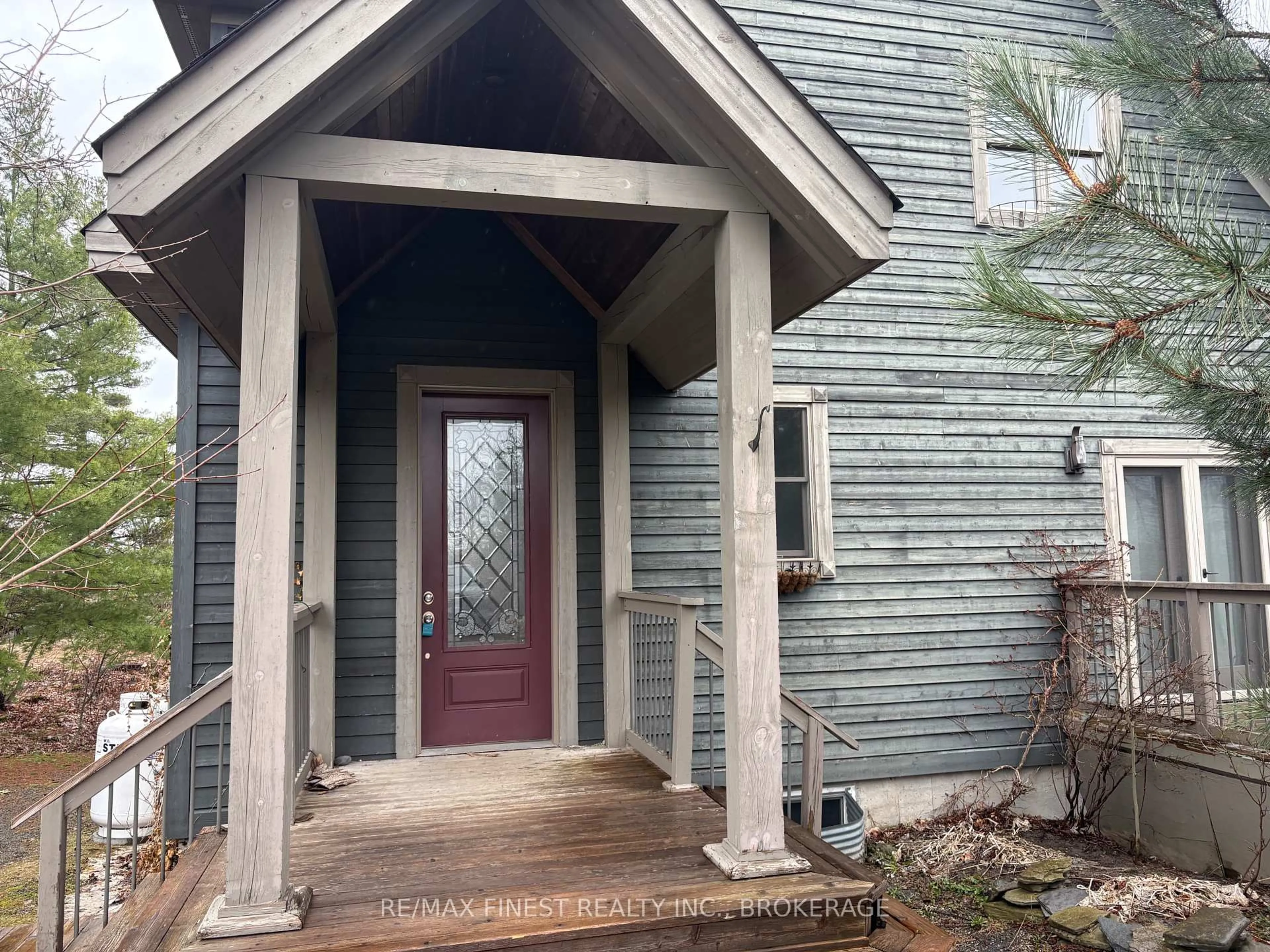 Indoor entryway for 1035 Sweetfern Lane, Inverary Ontario K0H 1X0