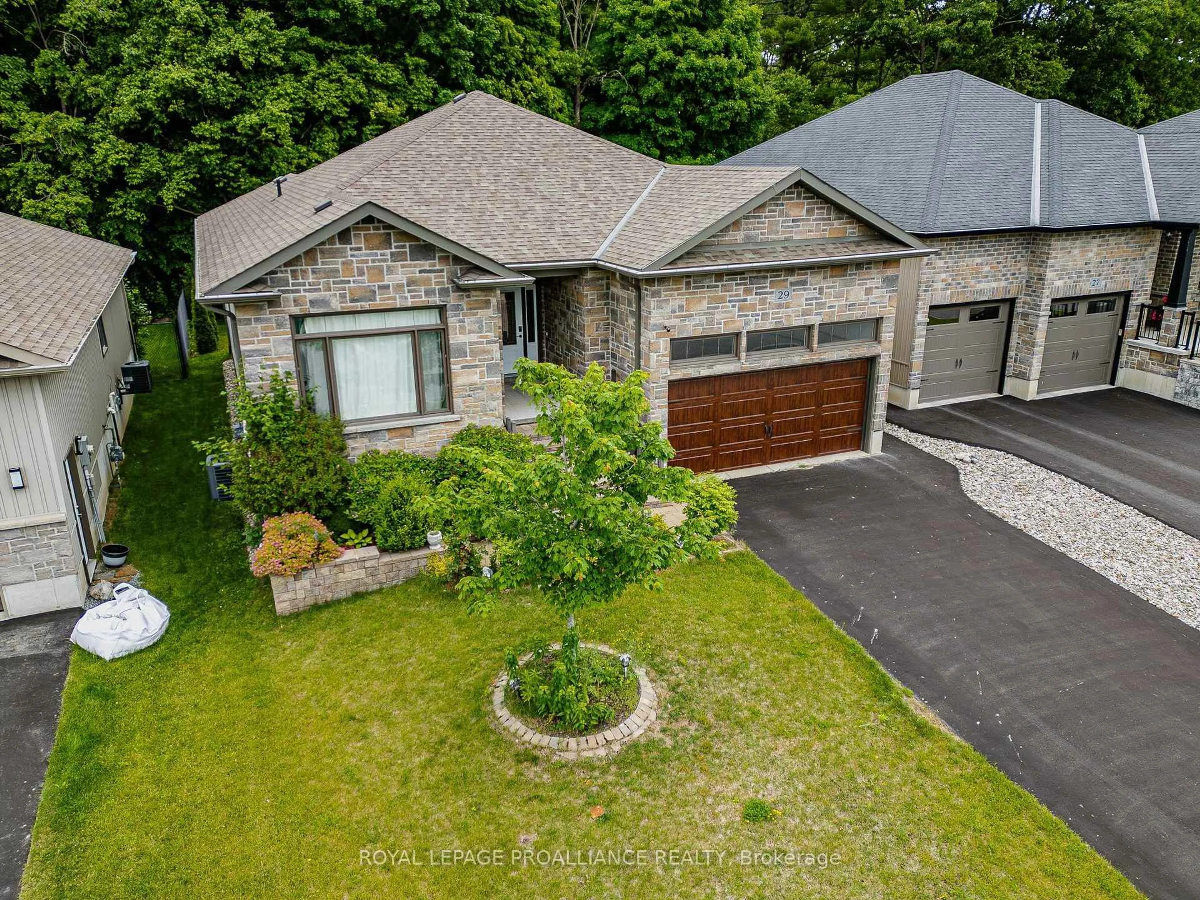 A pic from outside/outdoor area/front of a property/back of a property/a pic from drone, street for 29 Autumn Grve, Ingleside Ontario K8V 5P4