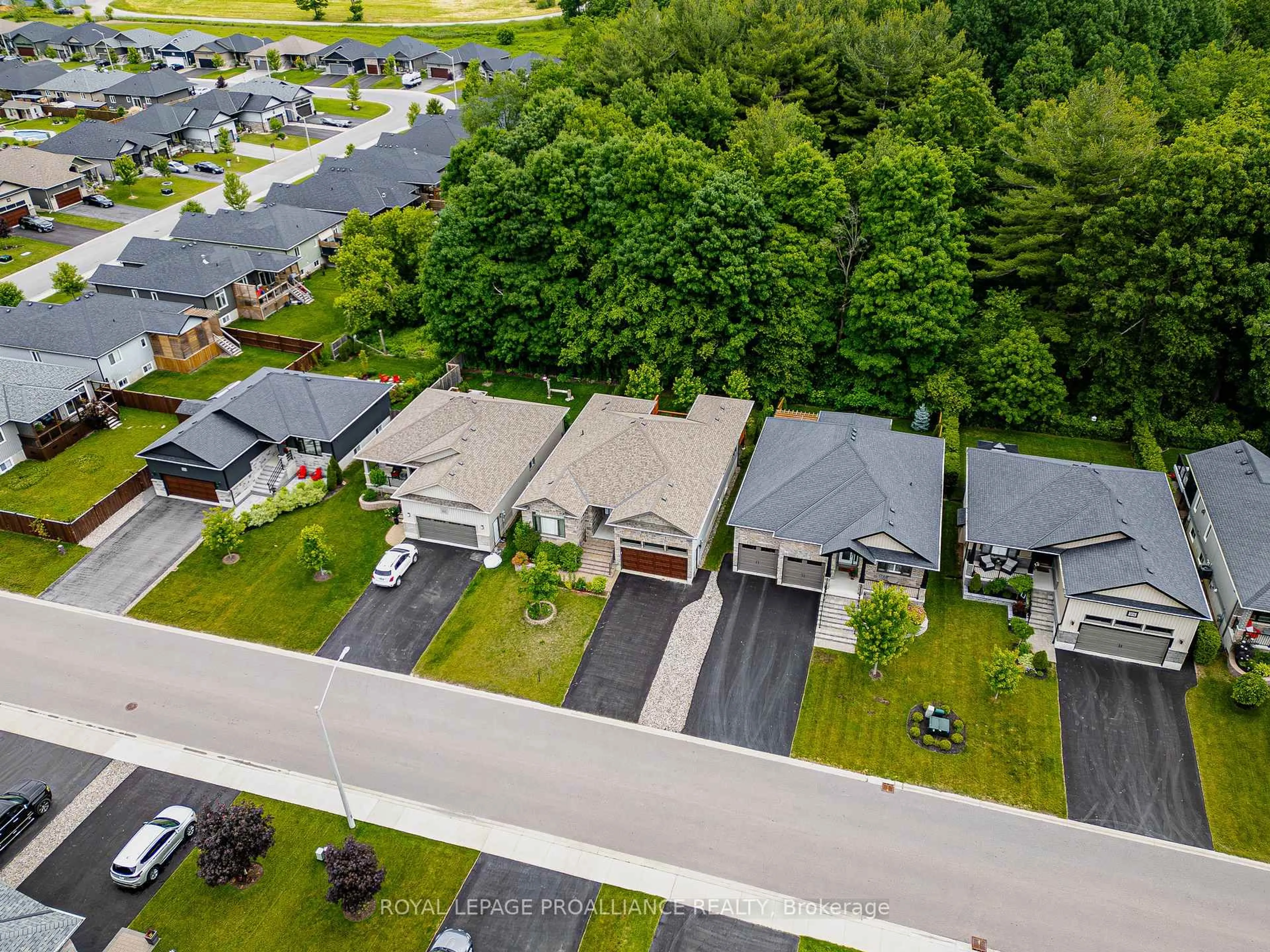 A pic from outside/outdoor area/front of a property/back of a property/a pic from drone, street for 29 Autumn Grve, Ingleside Ontario K8V 5P4