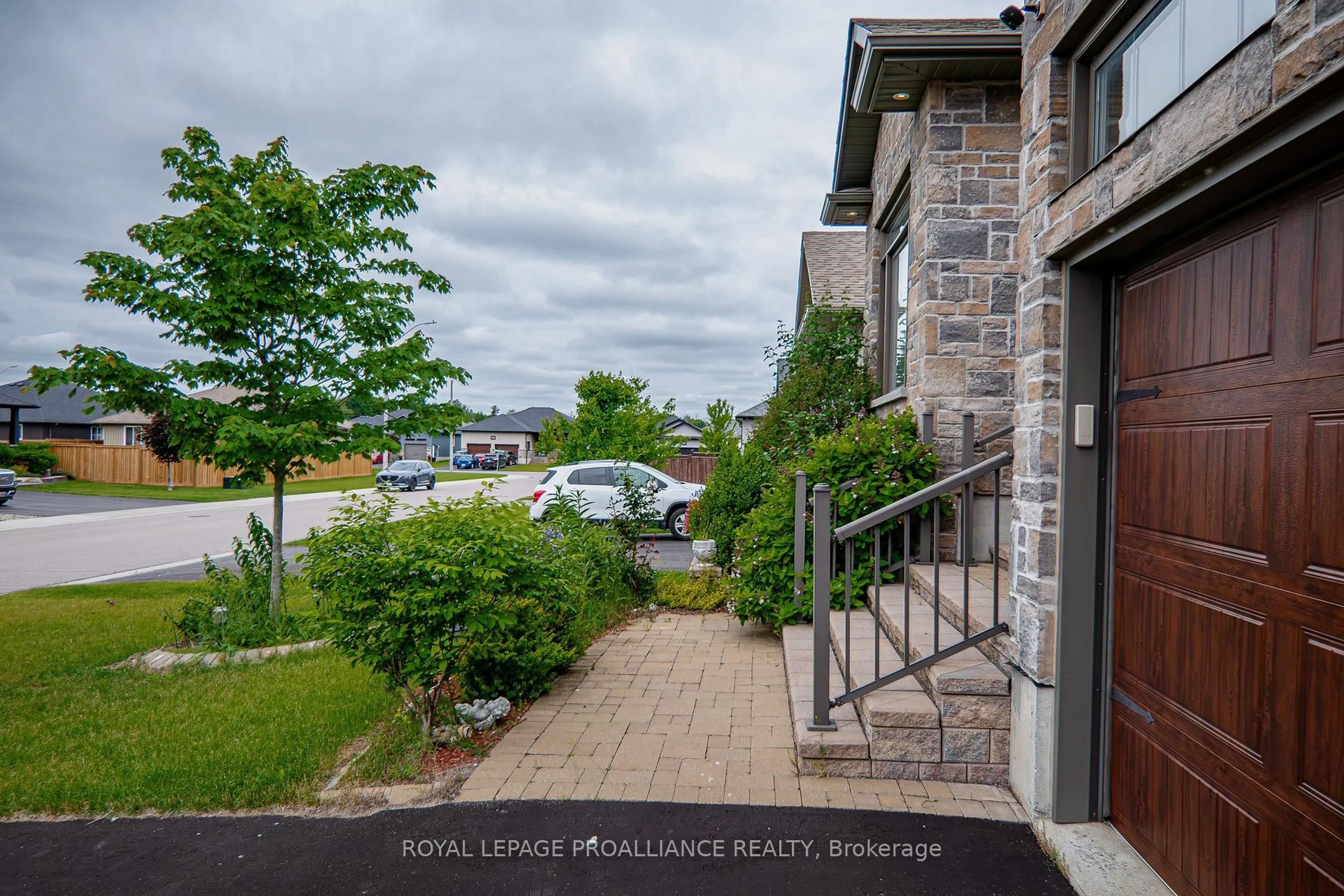 Patio, unknown for 29 Autumn Grve, Ingleside Ontario K8V 5P4