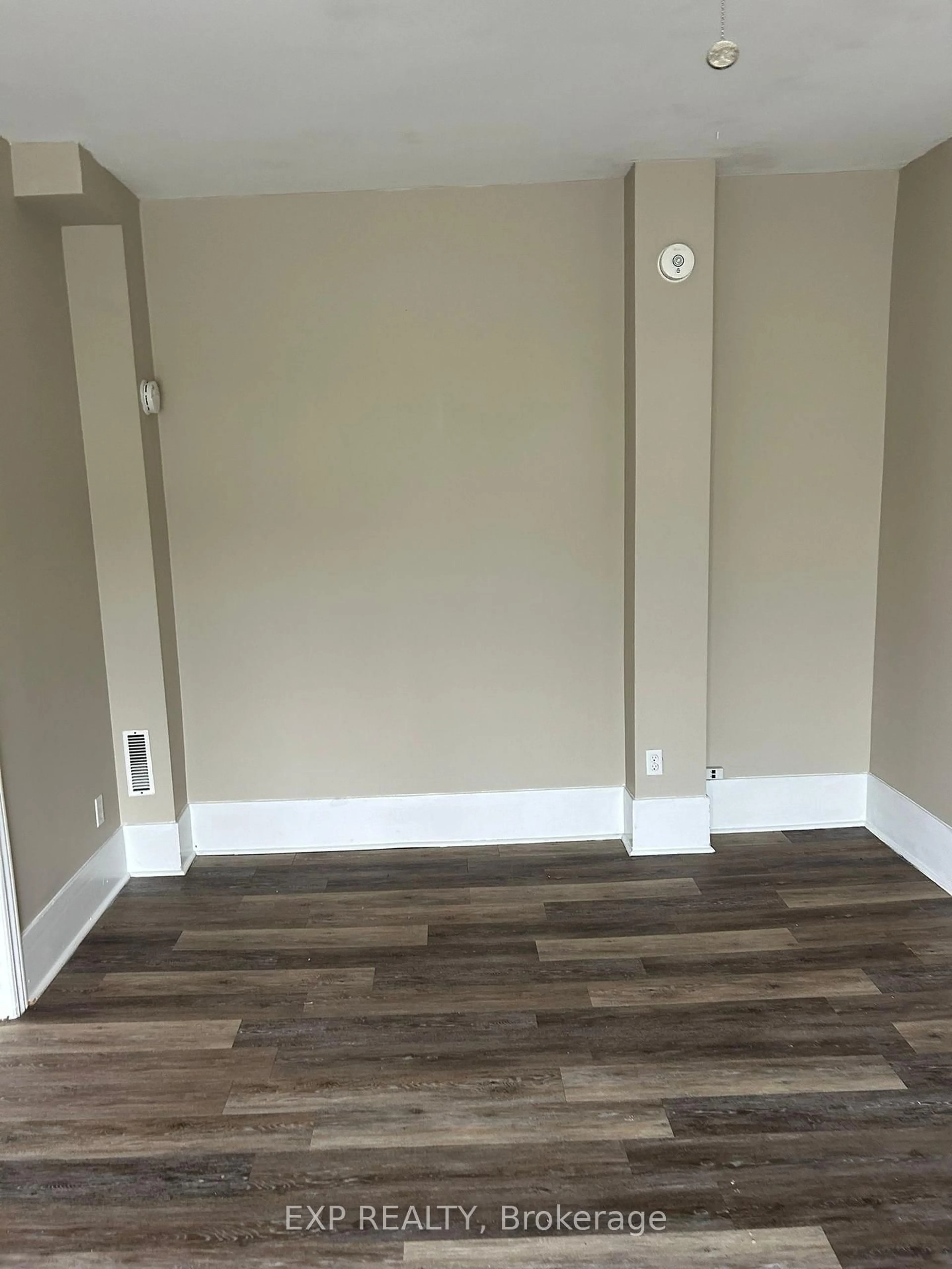 A pic of a room for 553 Quebec St, London East Ontario N5W 3Y9