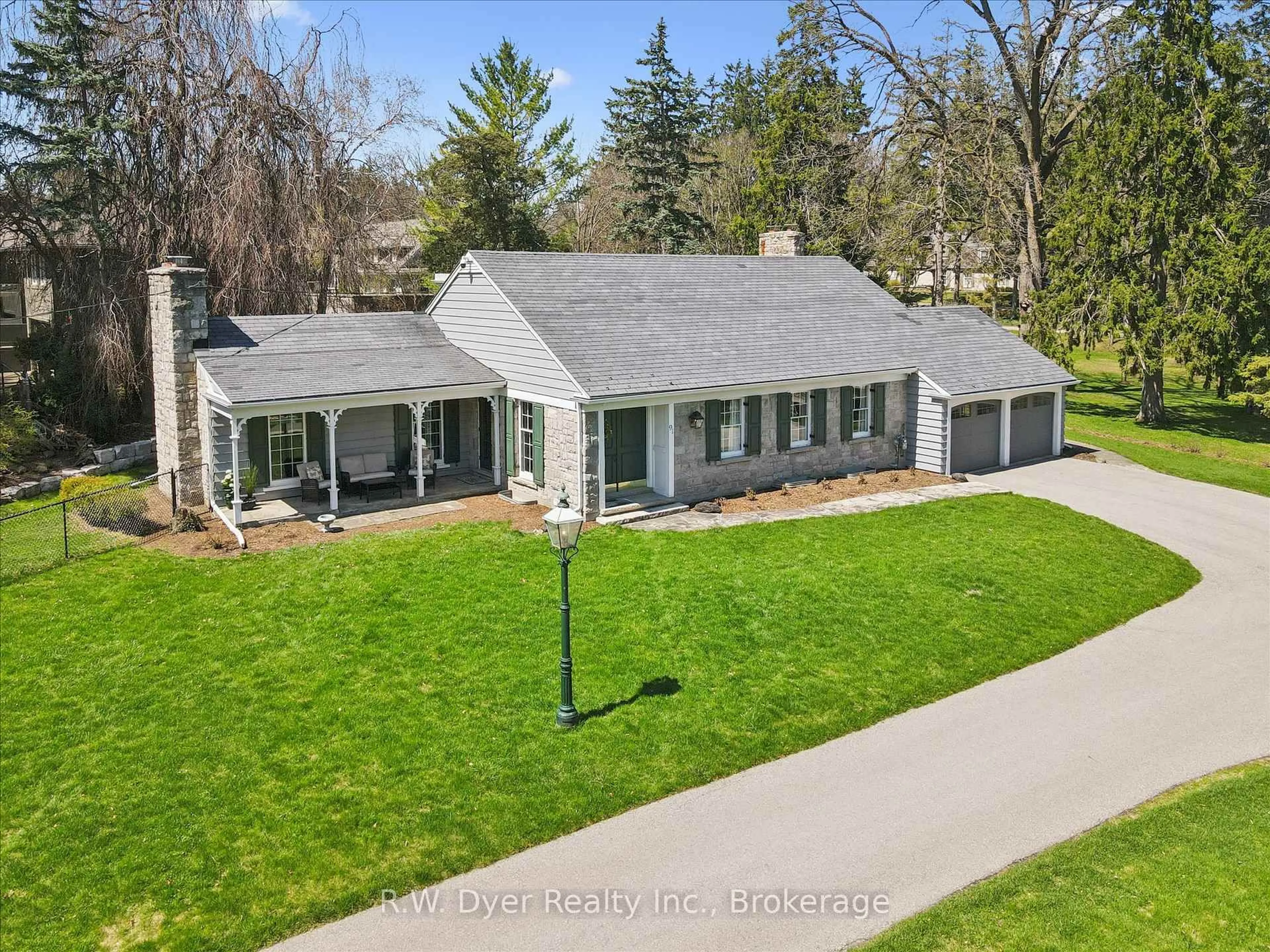 A pic from outside/outdoor area/front of a property/back of a property/a pic from drone, street for 91 Blair Rd, Cambridge Ontario N1S 2J2