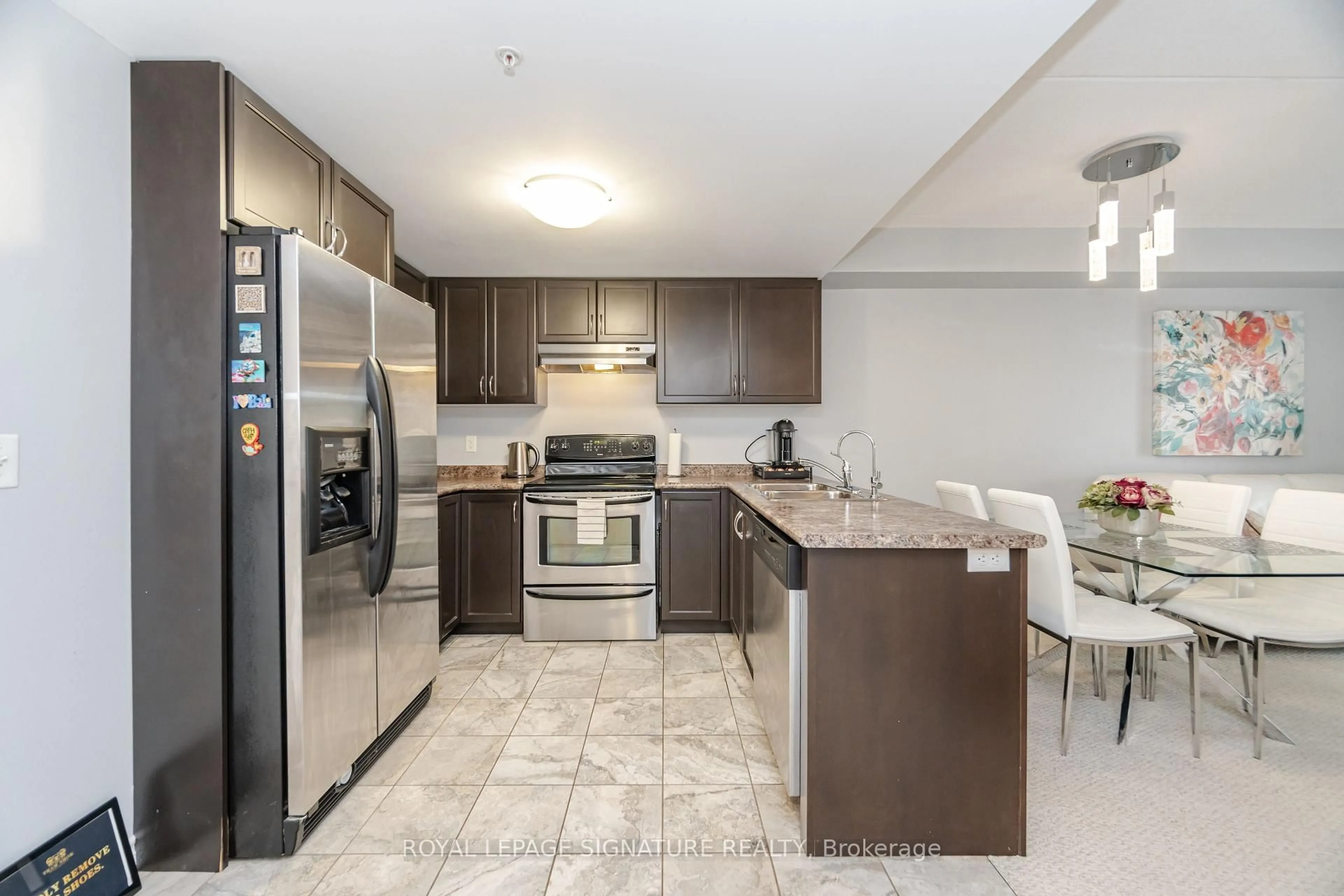 Standard kitchen, ceramic/tile floor for 67 Kingsbury Sq #111, Guelph Ontario N1L 0L3