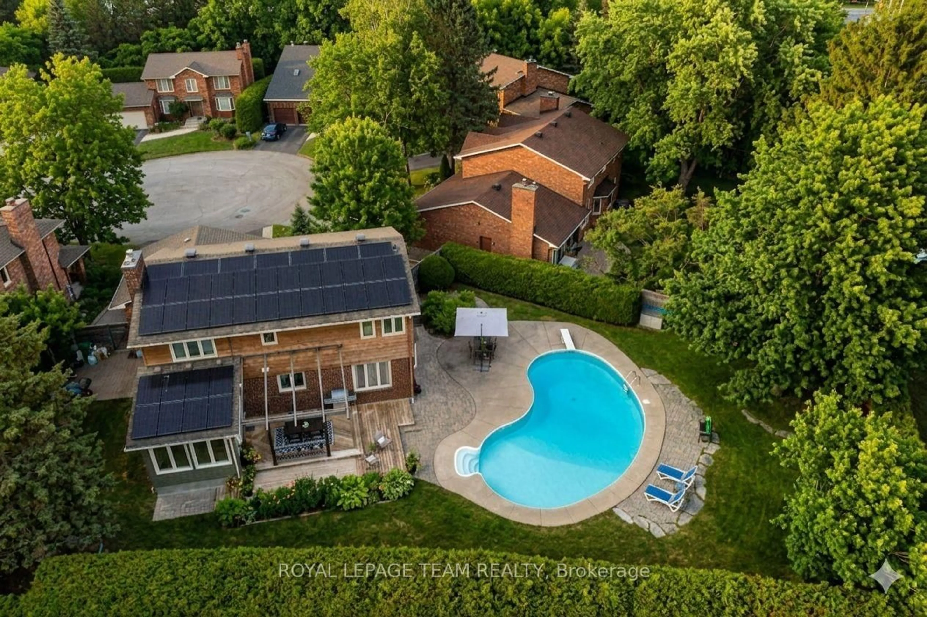 A pic from outside/outdoor area/front of a property/back of a property/a pic from drone, water/lake/river/ocean view for 9 Casgrain Crt, Kanata Ontario K2K 2A7