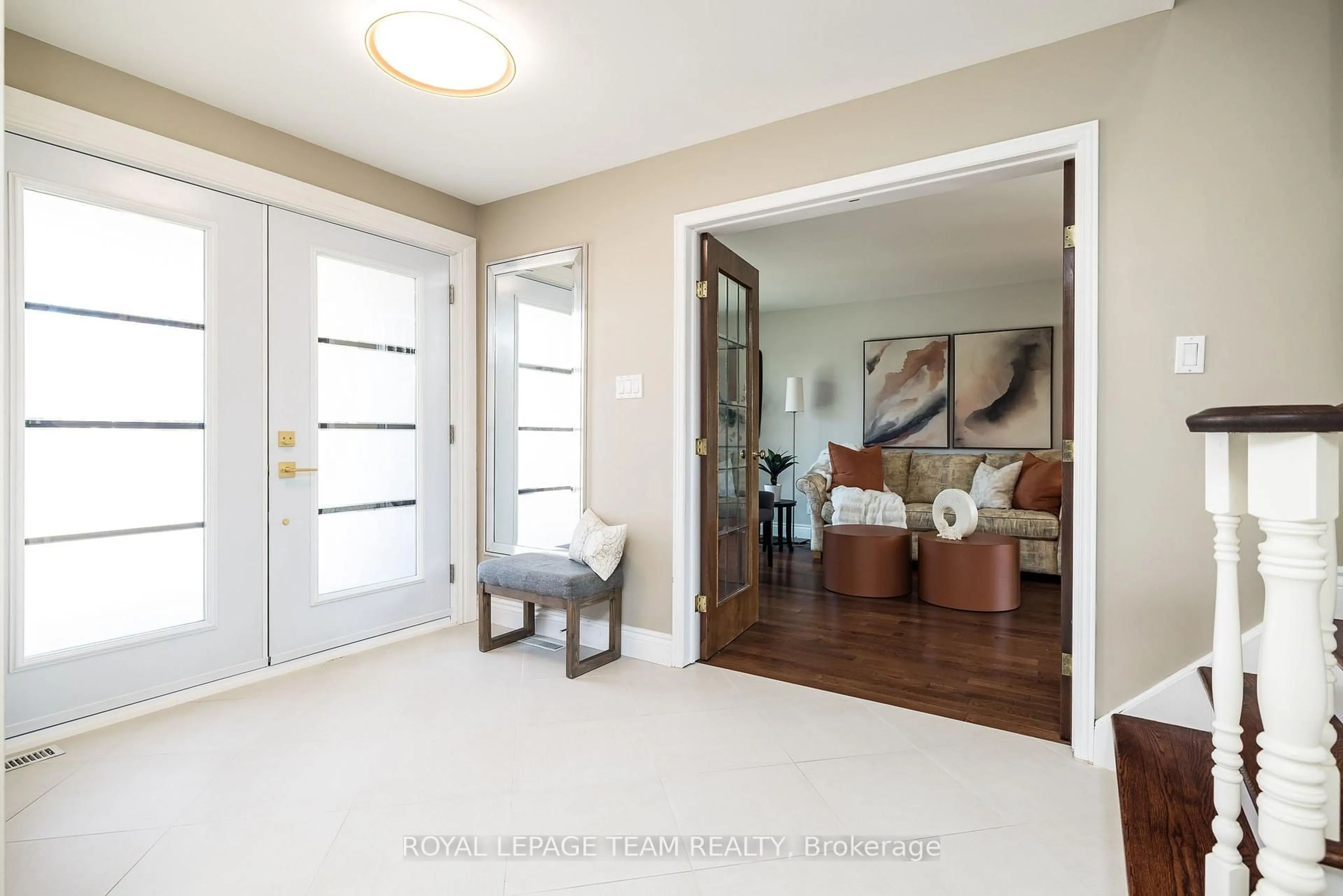 Indoor entryway for 9 Casgrain Crt, Kanata Ontario K2K 2A7