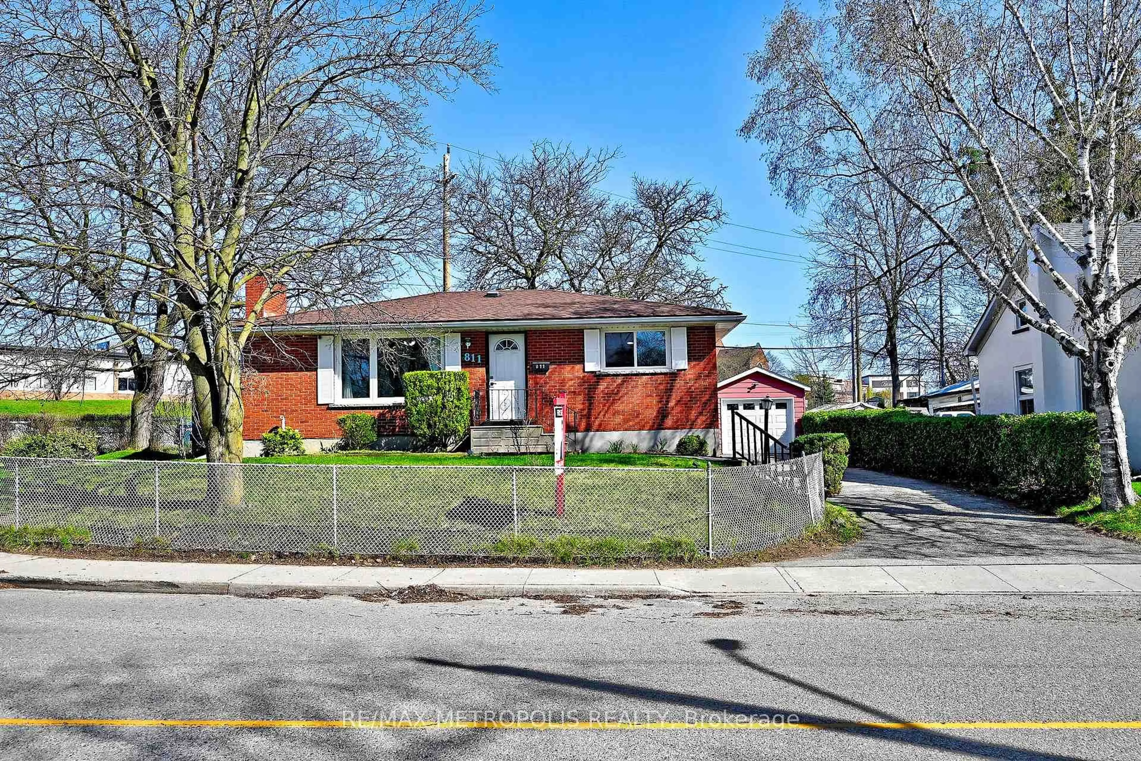 Home with brick exterior material, street for 811 Dolph St, Cambridge Ontario N3H 2B6