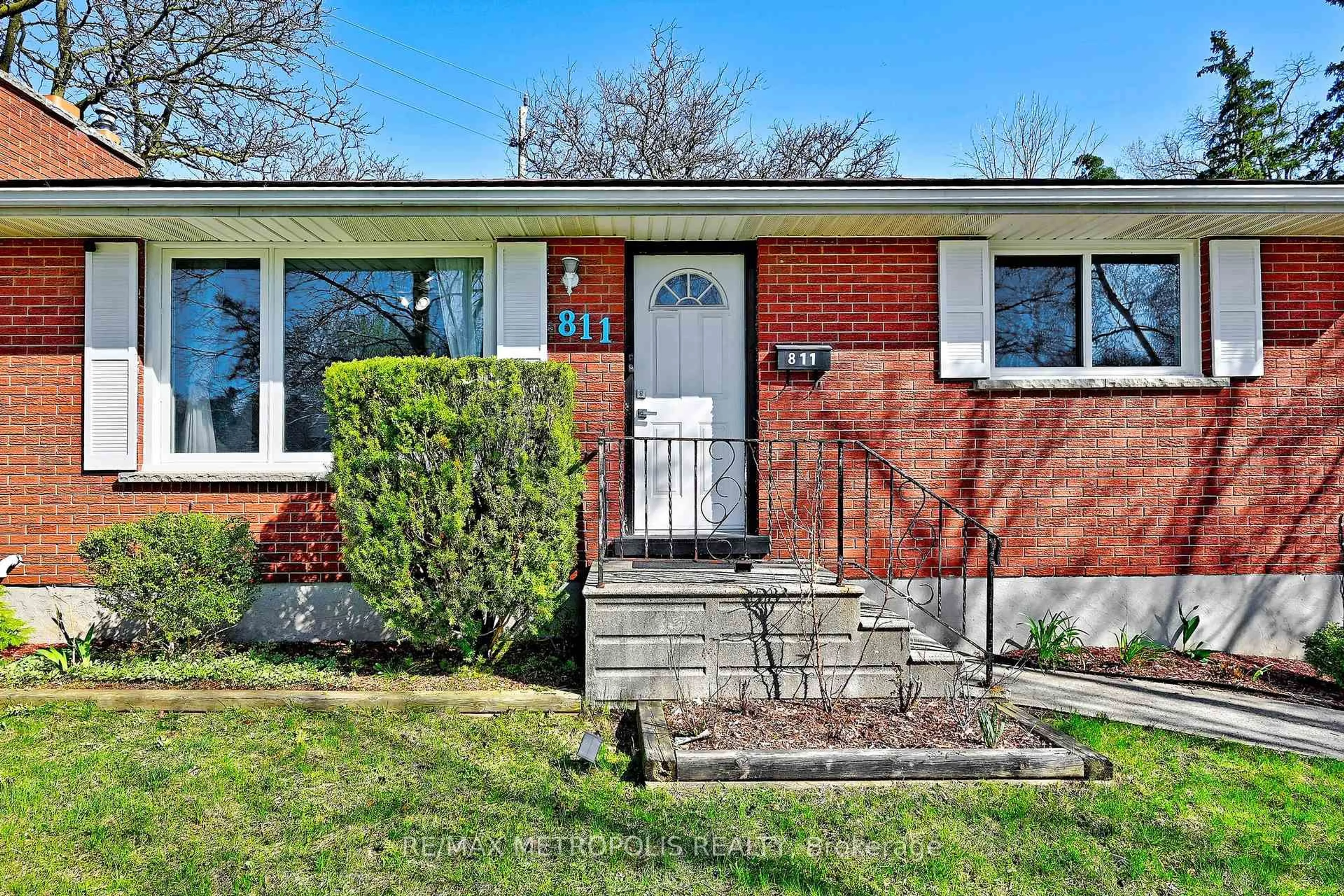 Home with brick exterior material, street for 811 Dolph St, Cambridge Ontario N3H 2B6