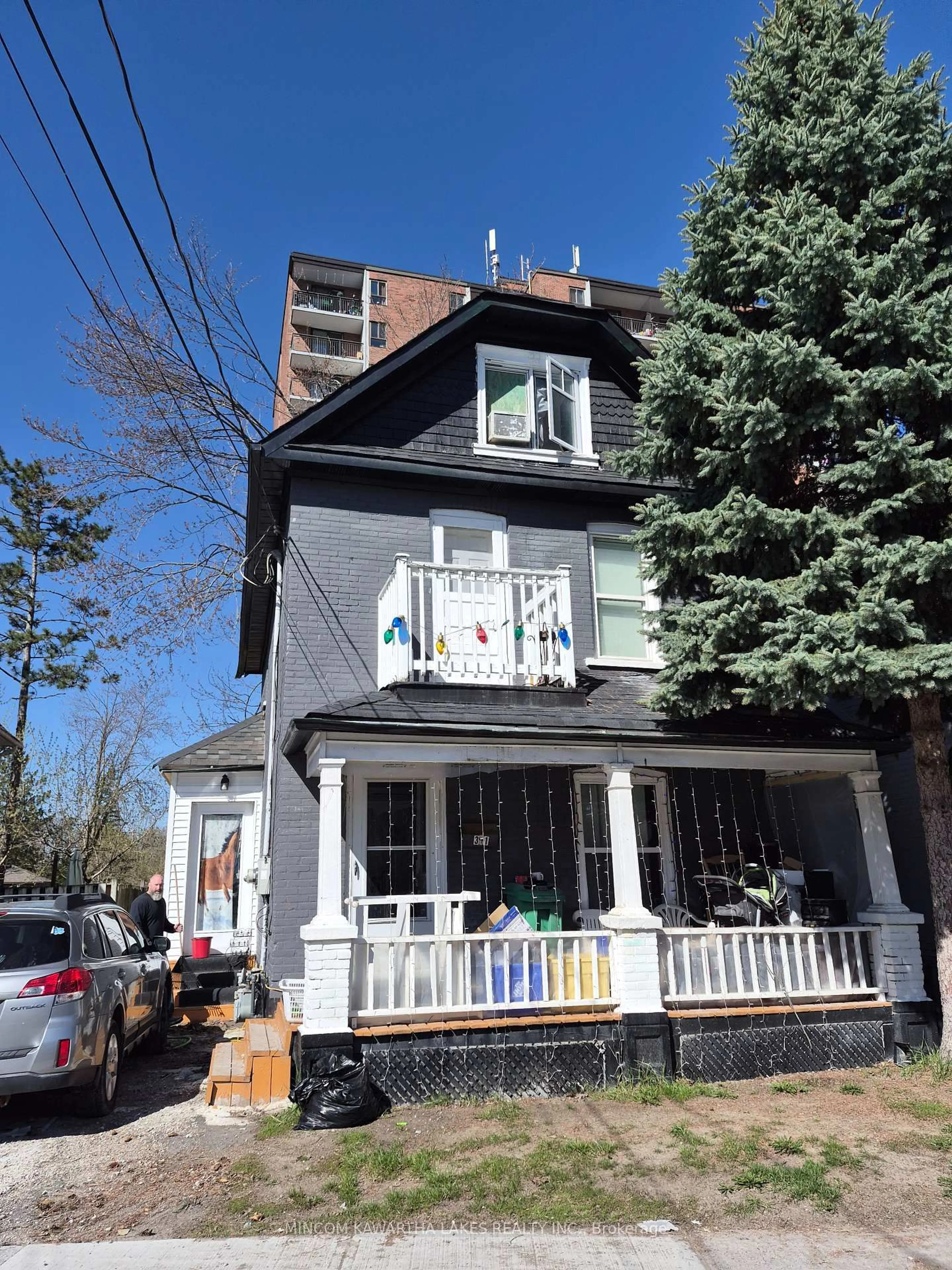 Home with vinyl exterior material, street for 341 George St, Peterborough Ontario K9J 3C8