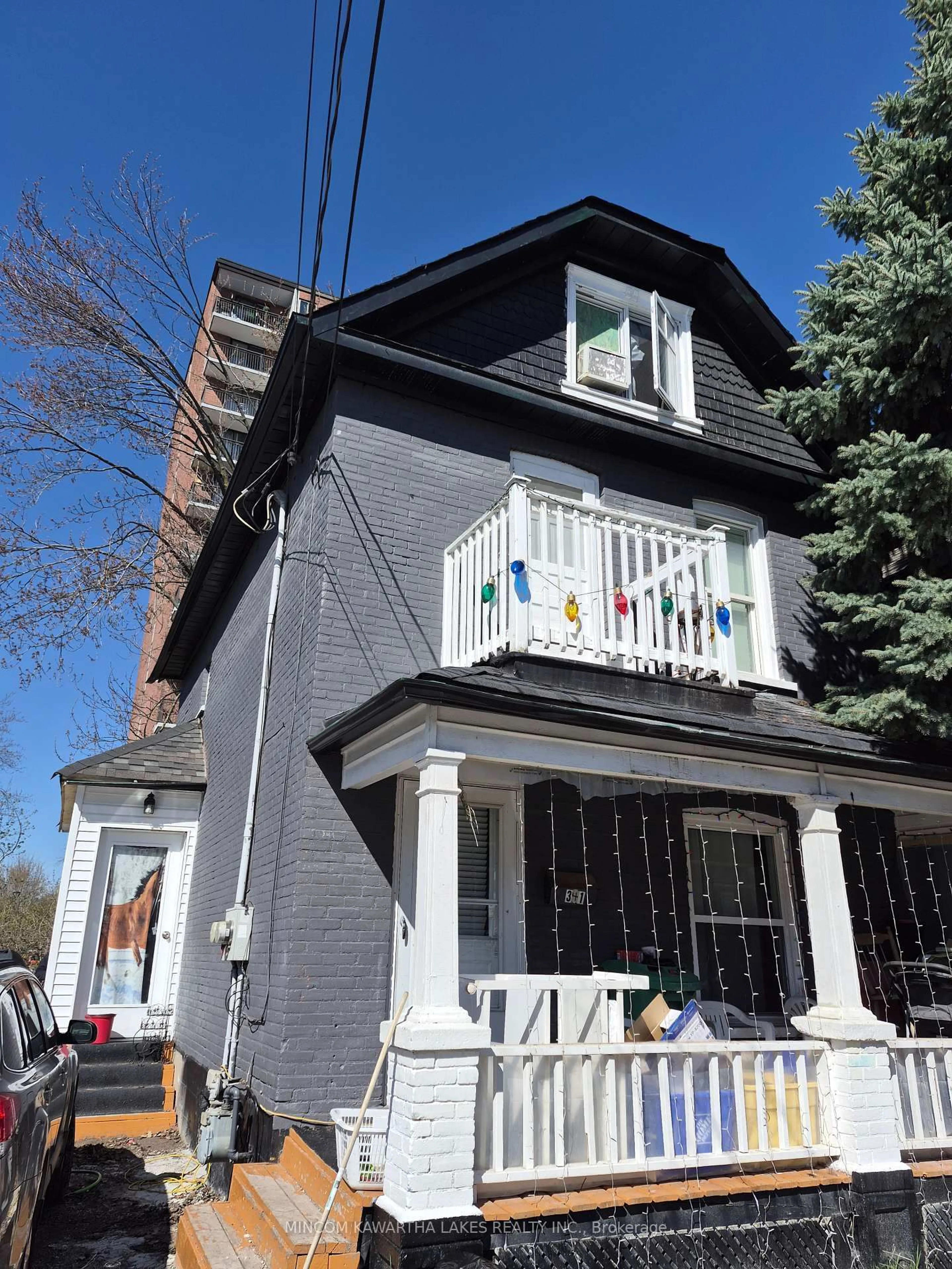 Home with vinyl exterior material, street for 341 George St, Peterborough Ontario K9J 3C8