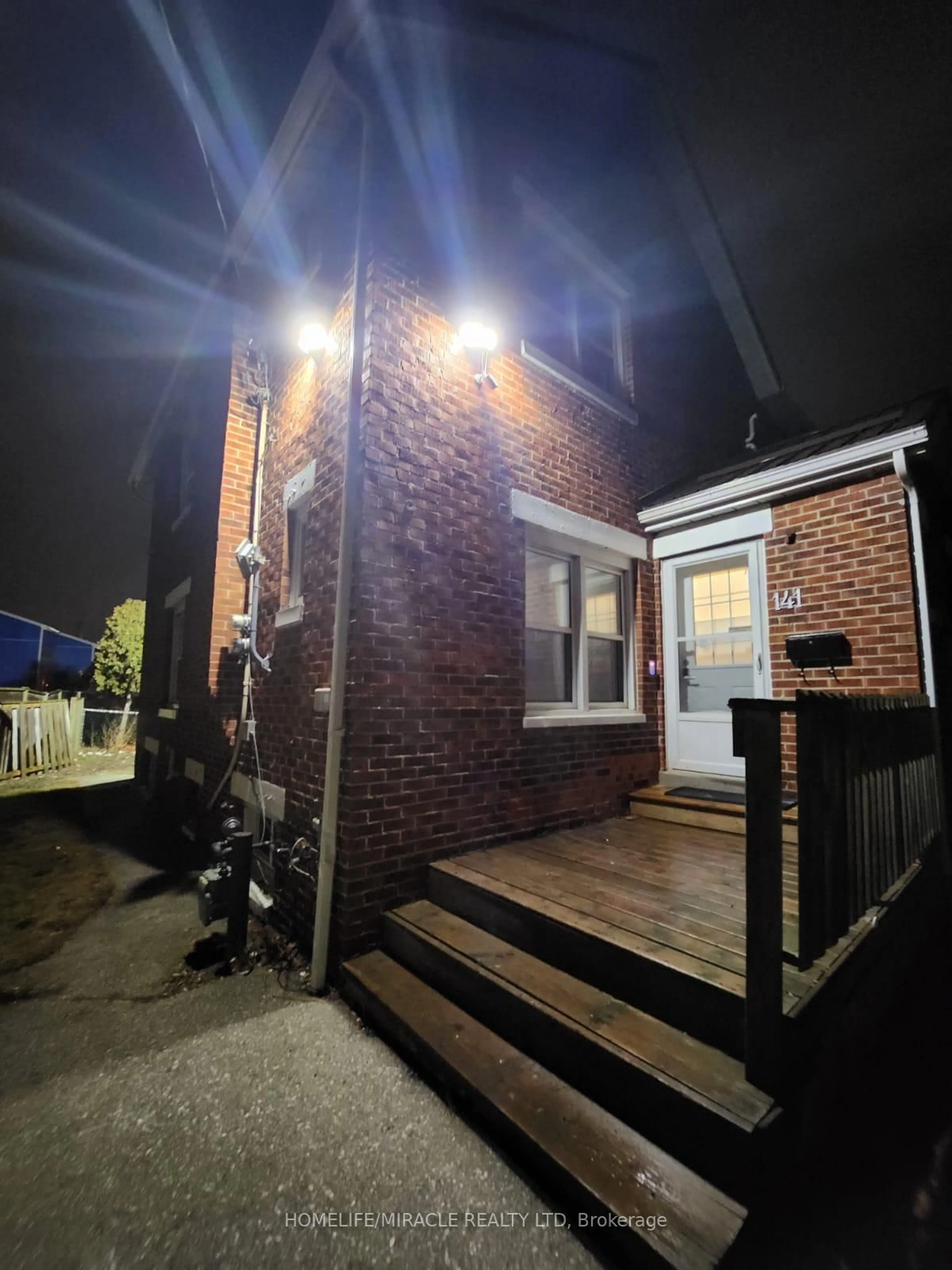 A pic from outside/outdoor area/front of a property/back of a property/a pic from drone, street for 141 Park Ave #143, Chatham-Kent Ontario N7M 3V7