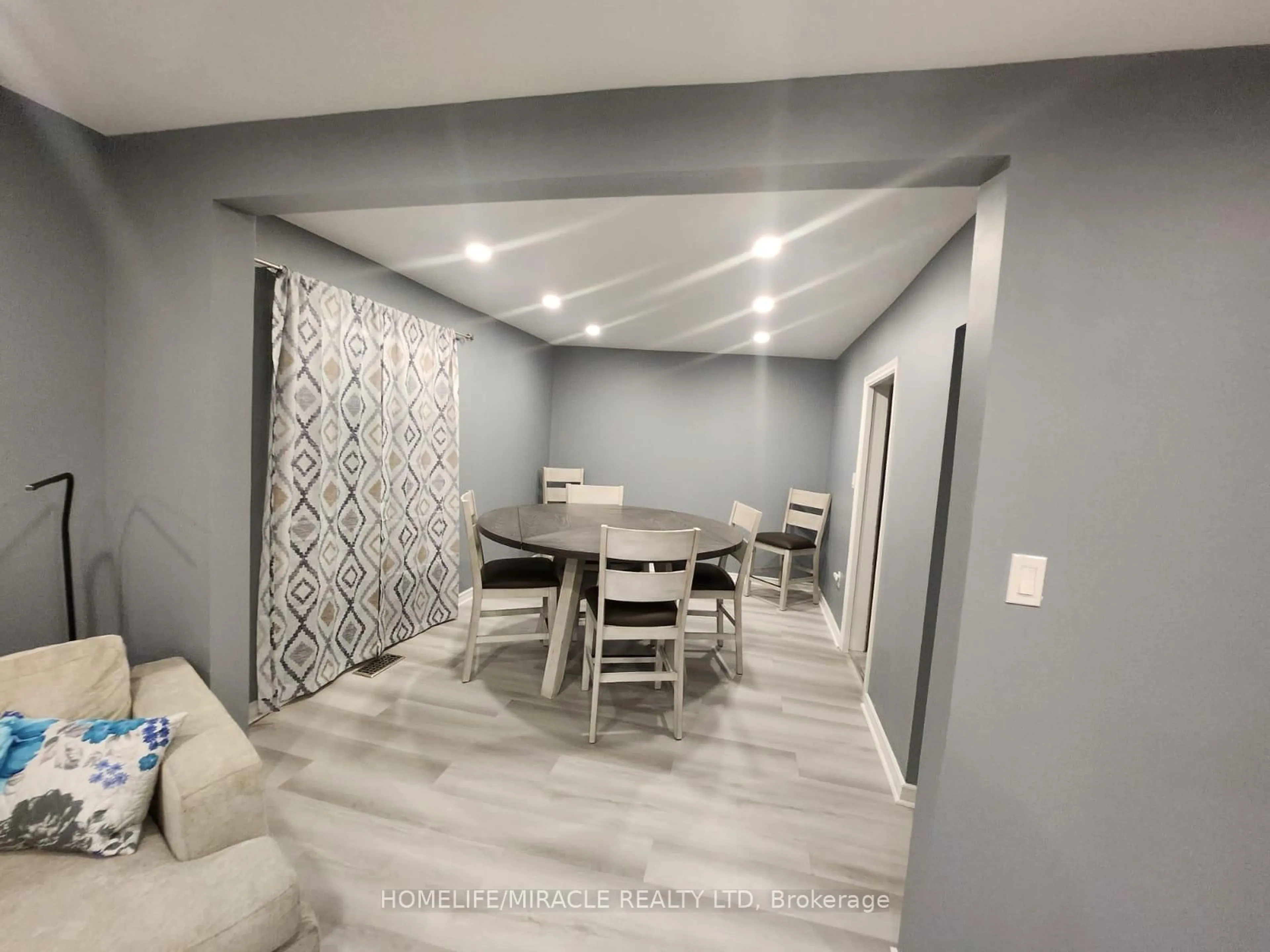 A pic of a room for 141 Park Ave #143, Chatham-Kent Ontario N7M 3V7