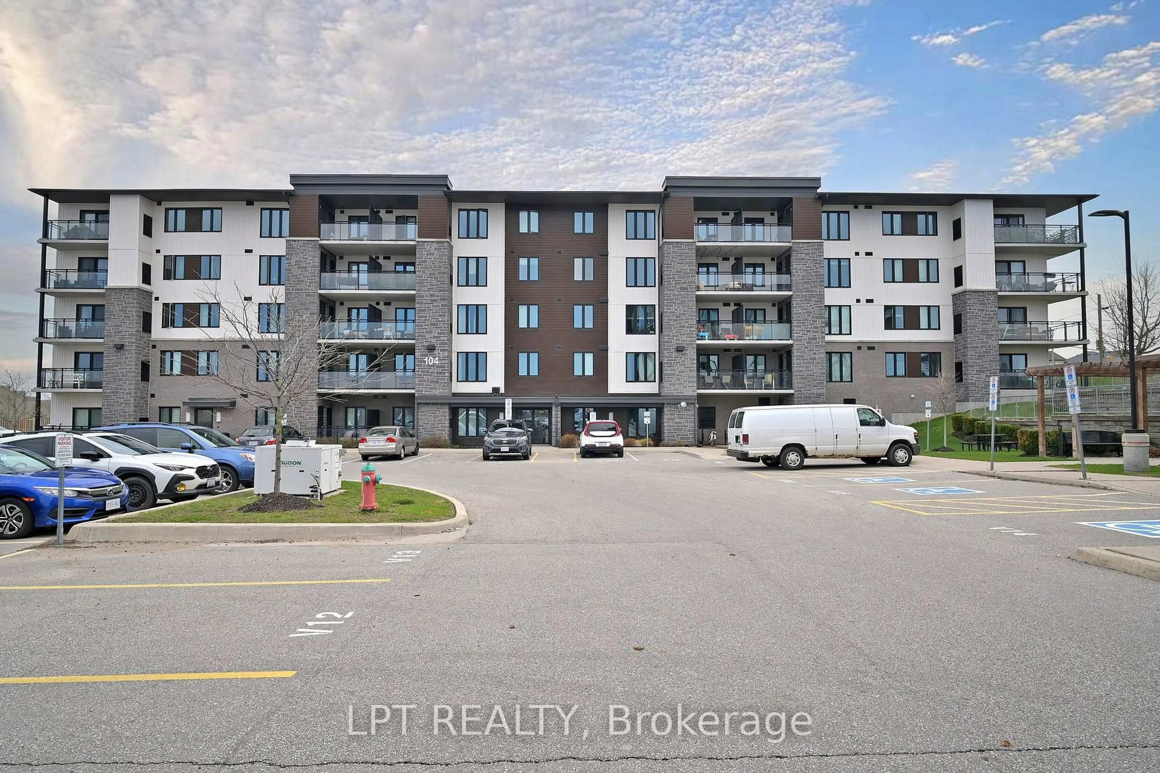 Blurry image for 104 Summit Ridge Dr, Guelph Ontario N1E 0P8
