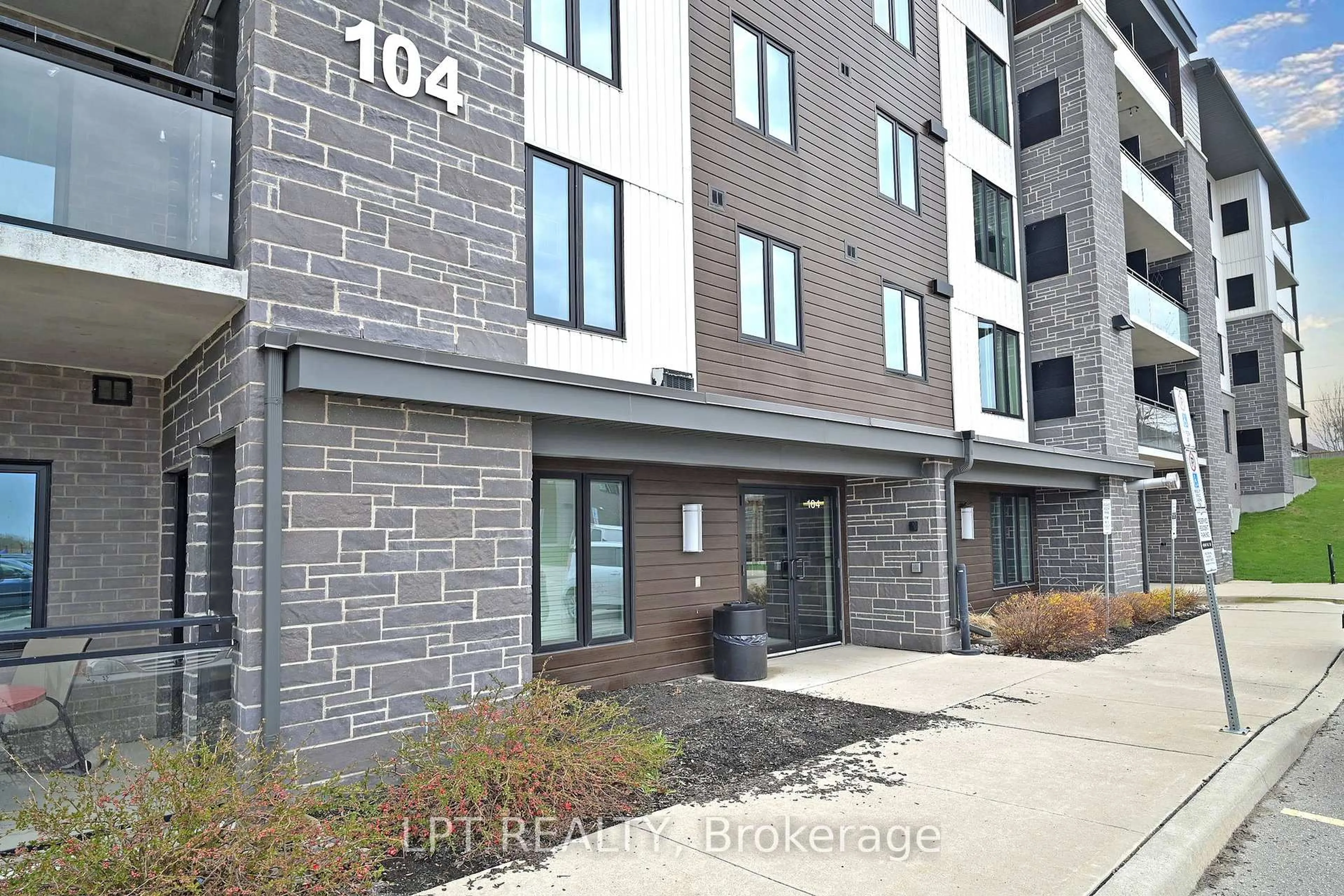 Unknown for 104 Summit Ridge Dr, Guelph Ontario N1E 0P8