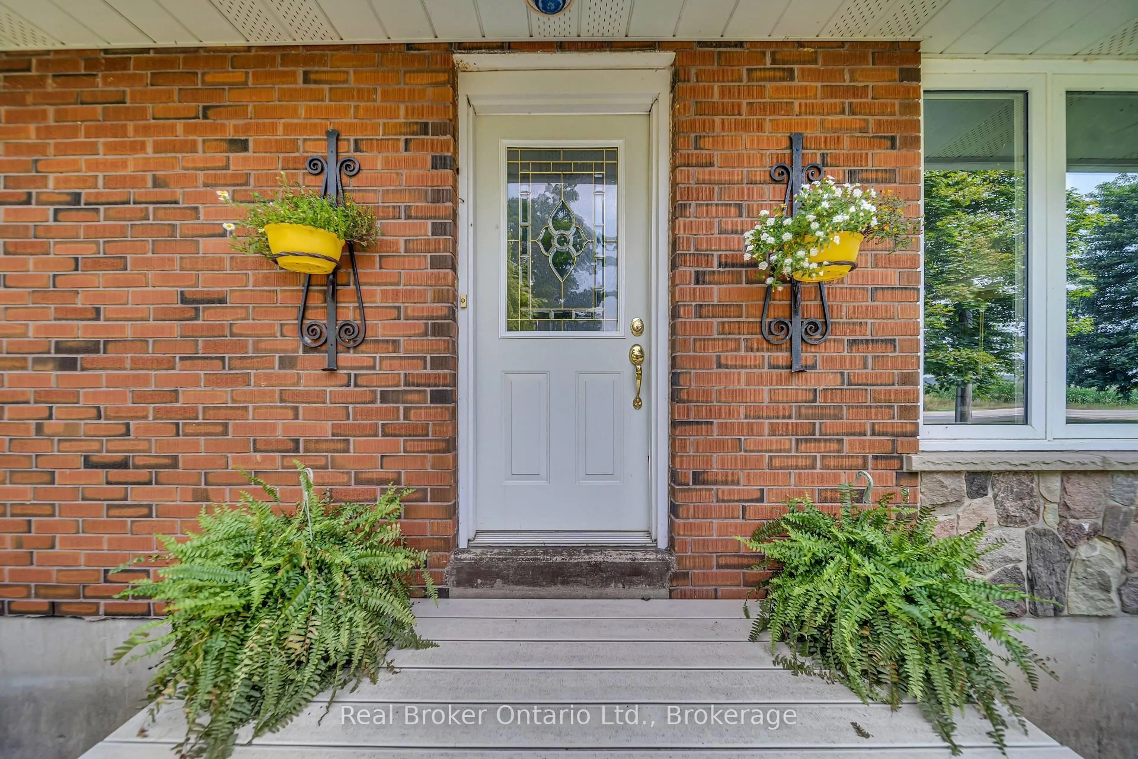 Indoor entryway for 5427 Perth Rd 178 Rd, North Perth Ontario N0G 2P0