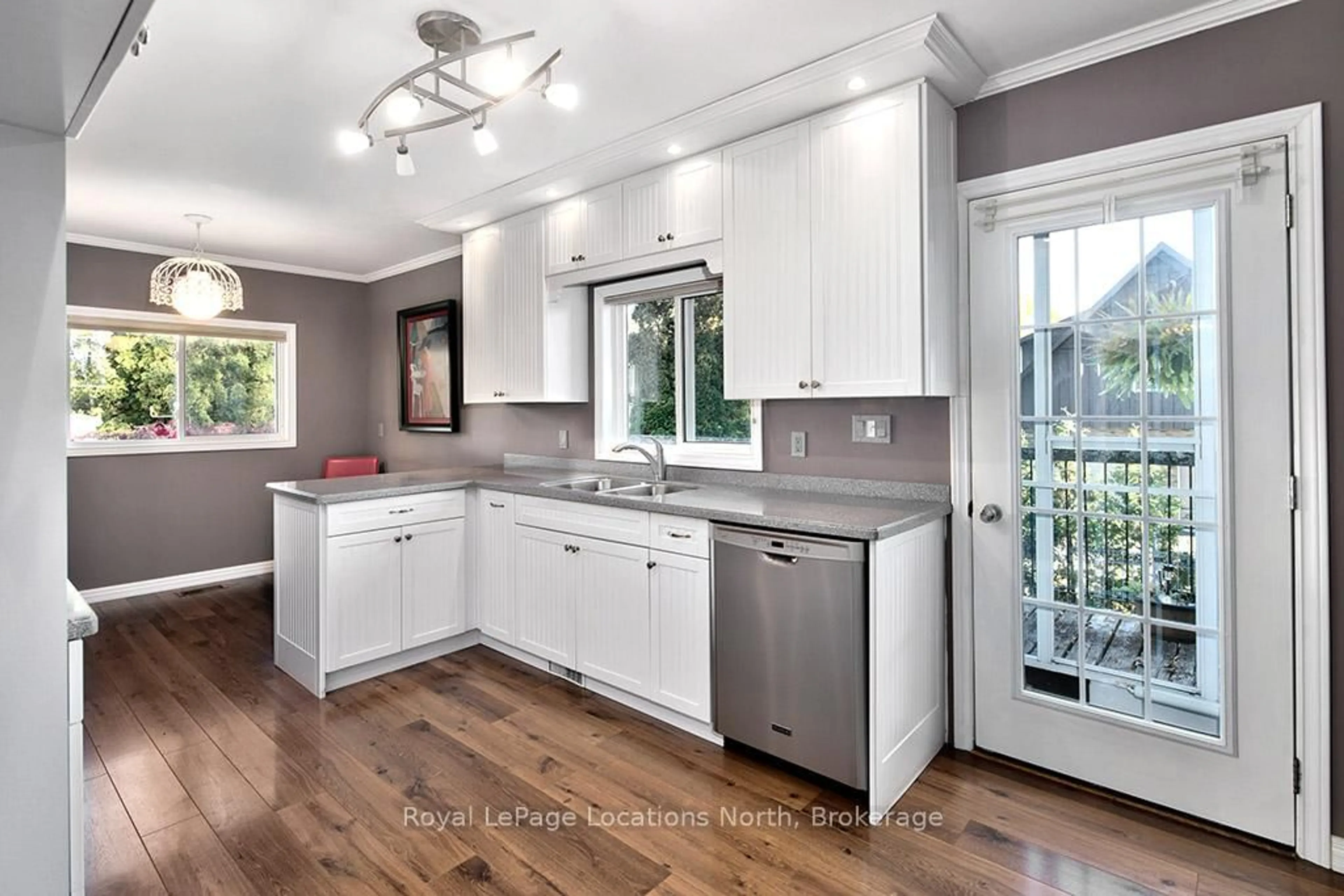 Contemporary kitchen, unknown for 15 Wellington St, Blue Mountains Ontario N0H 2P0