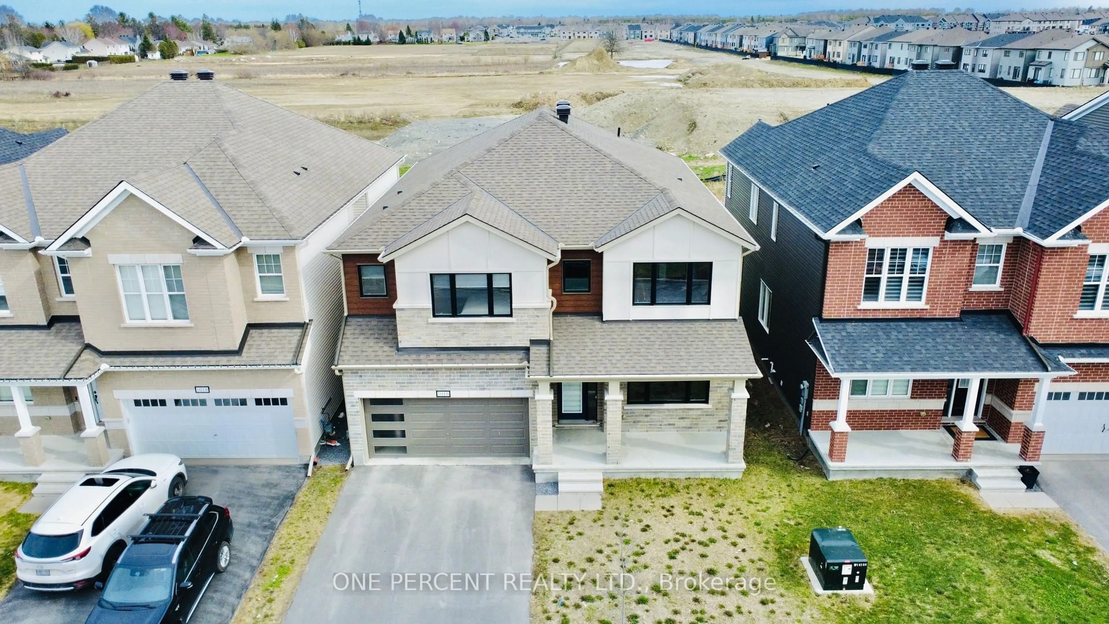 A pic from outside/outdoor area/front of a property/back of a property/a pic from drone, unknown for 1016 Showman St, Richmond Ontario K0A 2Z0