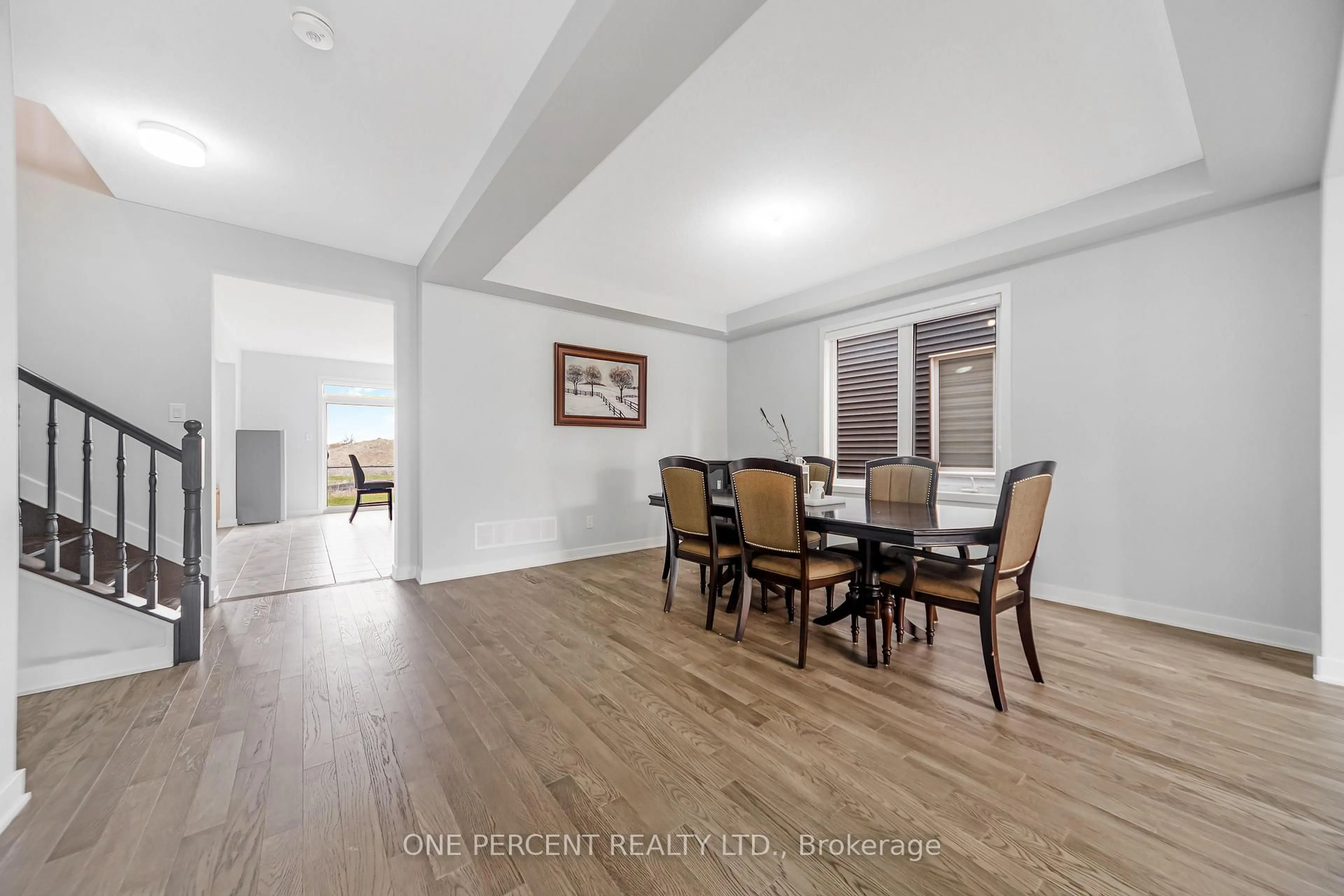 Dining room, wood/laminate floor for 1016 Showman St, Richmond Ontario K0A 2Z0