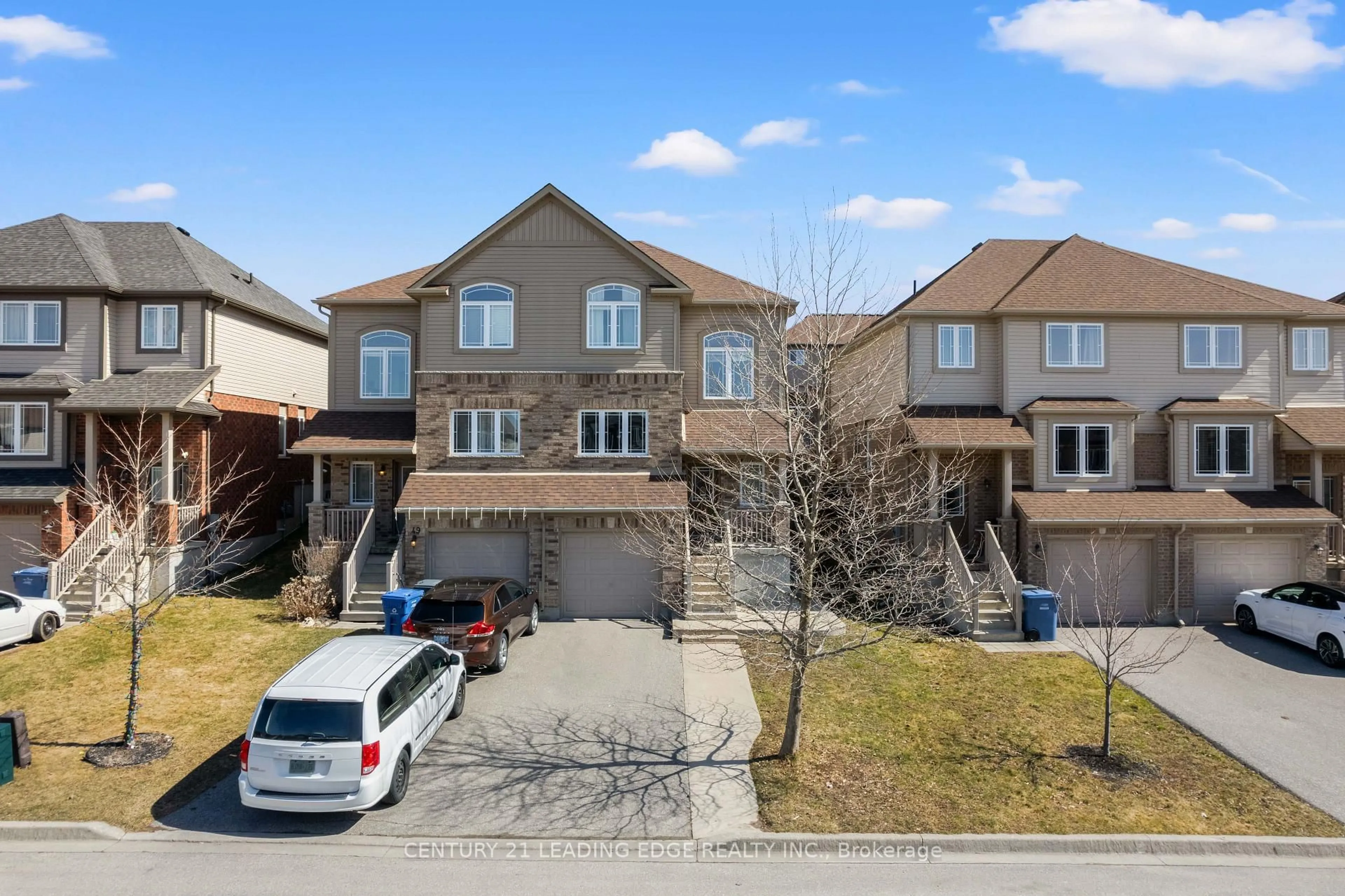 A pic from outside/outdoor area/front of a property/back of a property/a pic from drone, street for 47 OAKES Cres, Guelph Ontario N1E 0J6