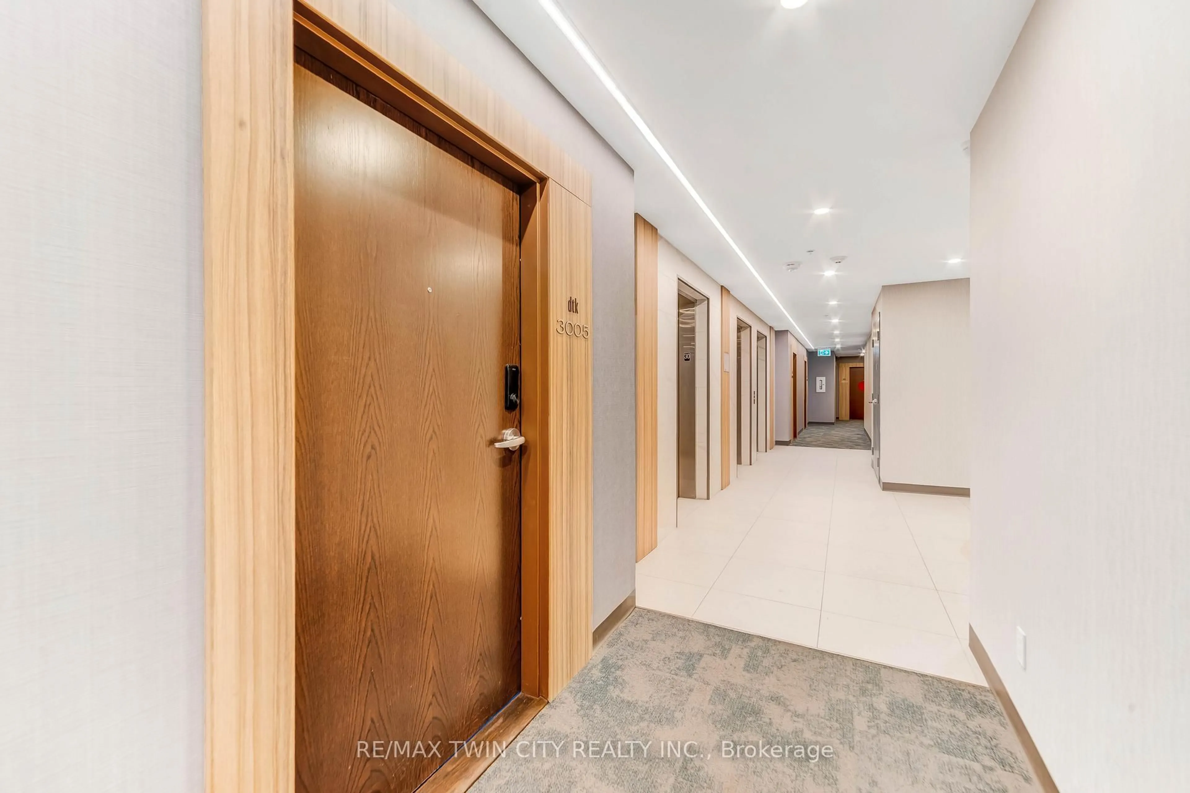 Indoor foyer for 60 Frederick St #3005, Kitchener Ontario N2H 0C7