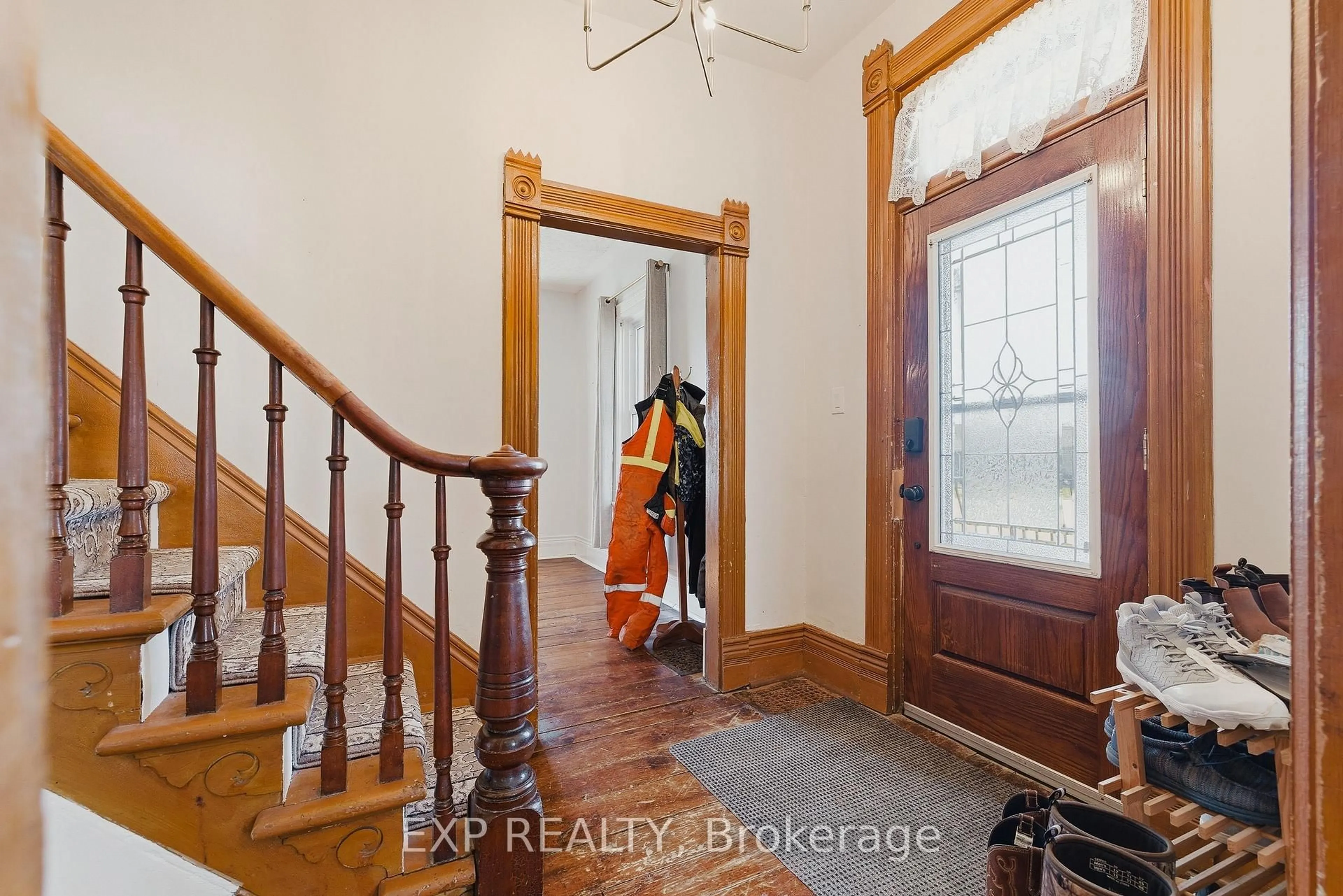 Indoor entryway for 17 Allan St, Minto Ontario N0G 1M0
