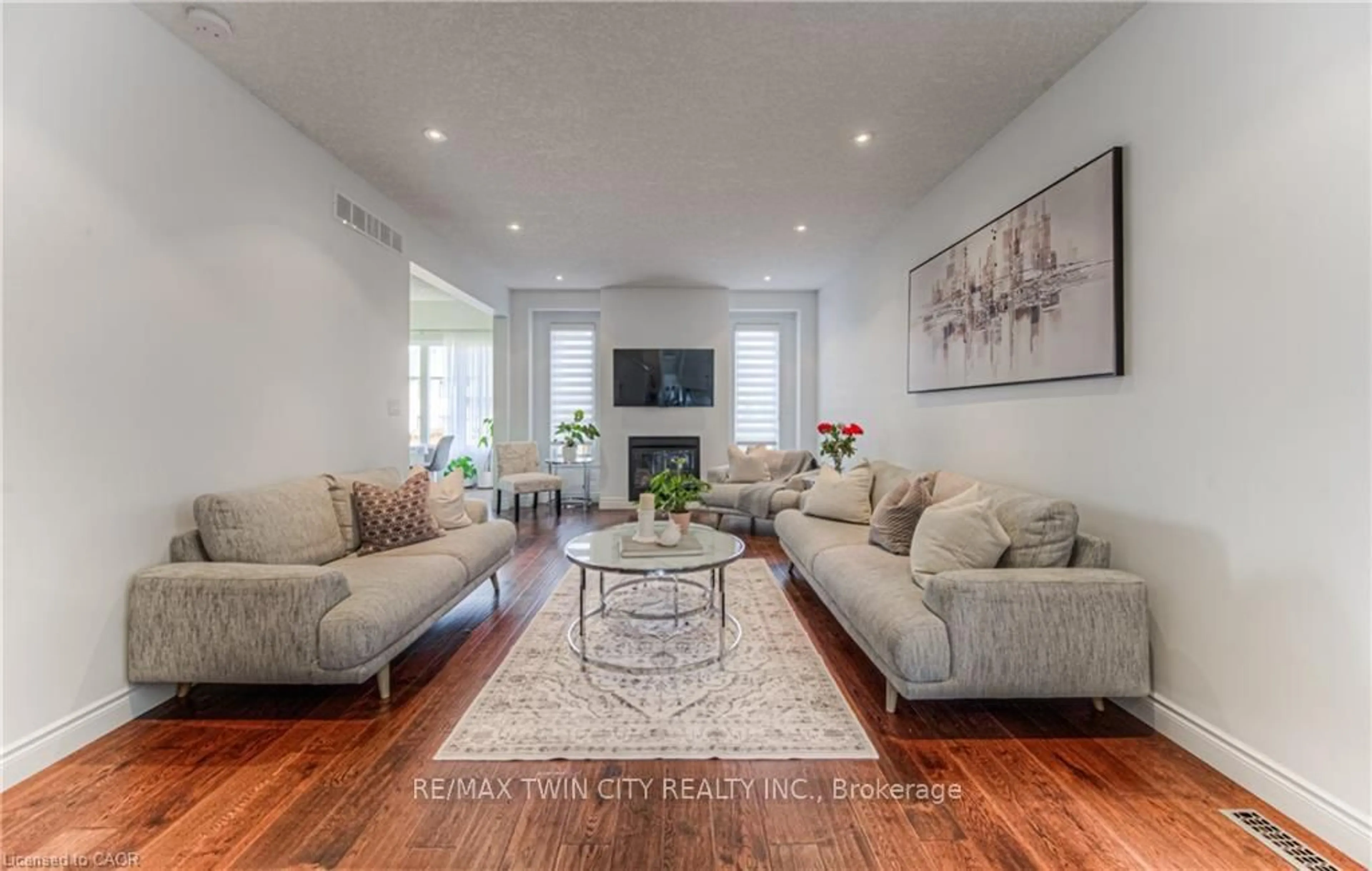 Living room with furniture, unknown for 26 SPRING CREEK St, Kitchener Ontario N2A 0G3