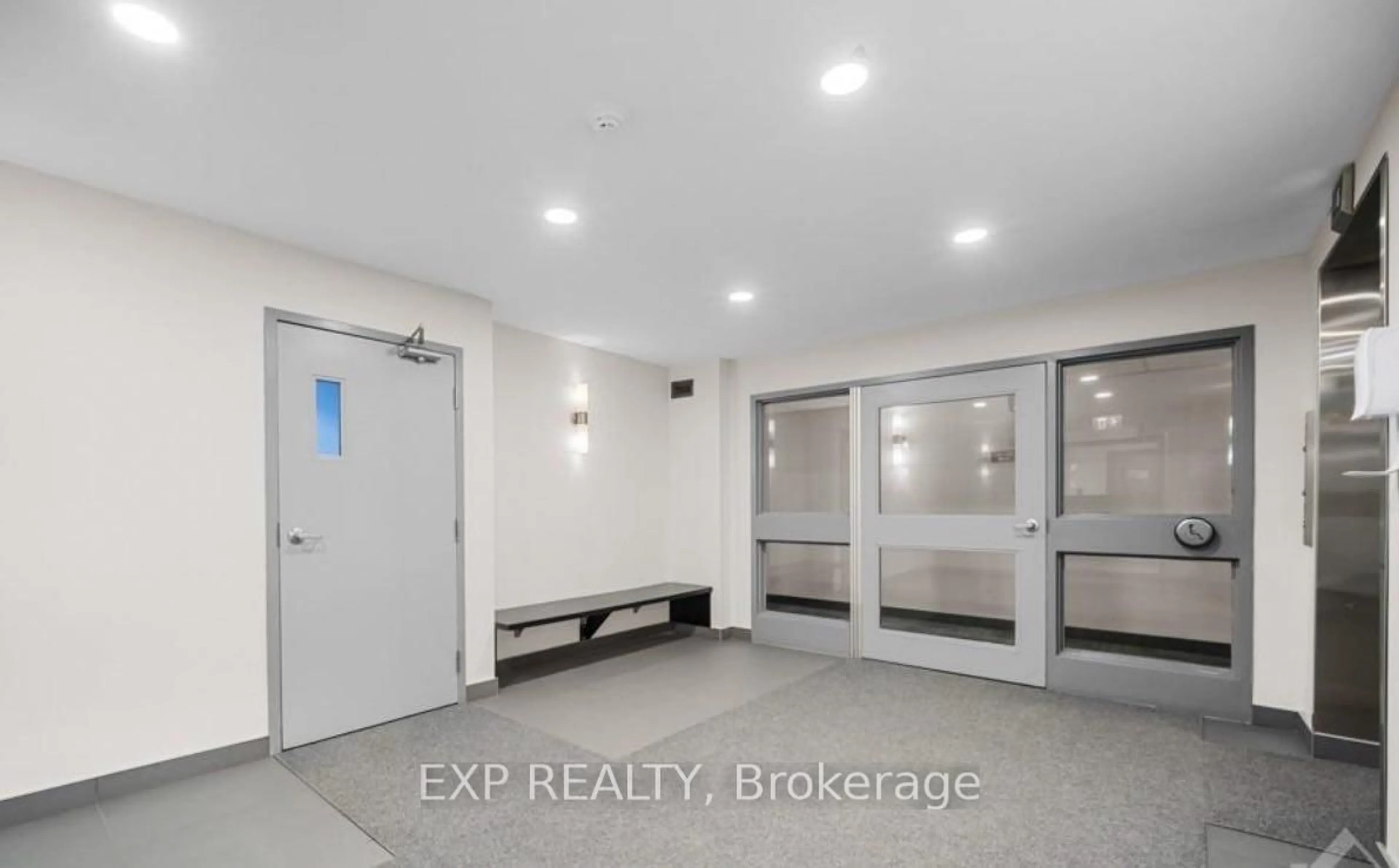 Indoor entryway for 216 Viewmount Dr #407, Ottawa Ontario K2E 7X4