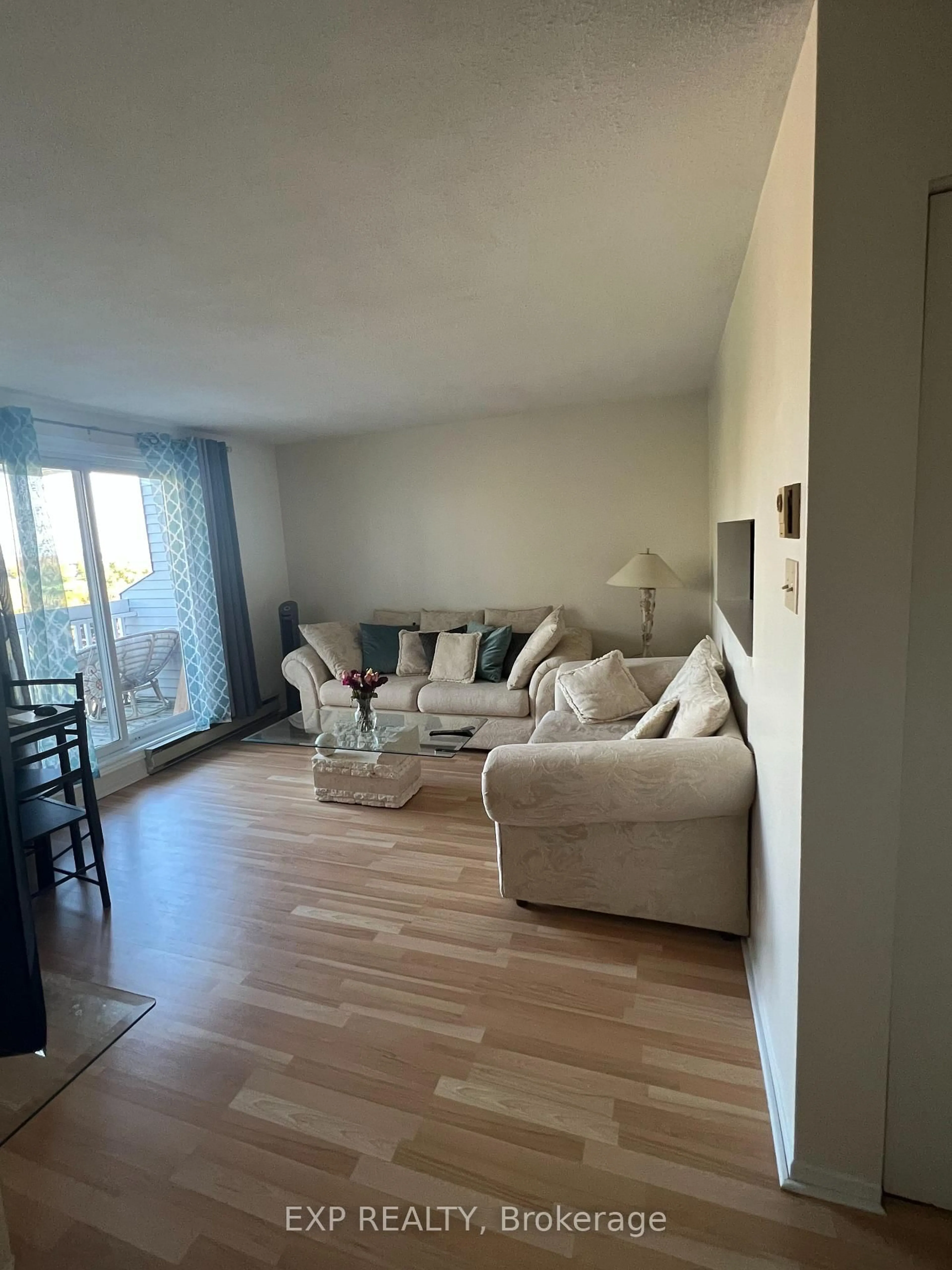 A pic of a room for 216 Viewmount Dr #407, Ottawa Ontario K2E 7X4