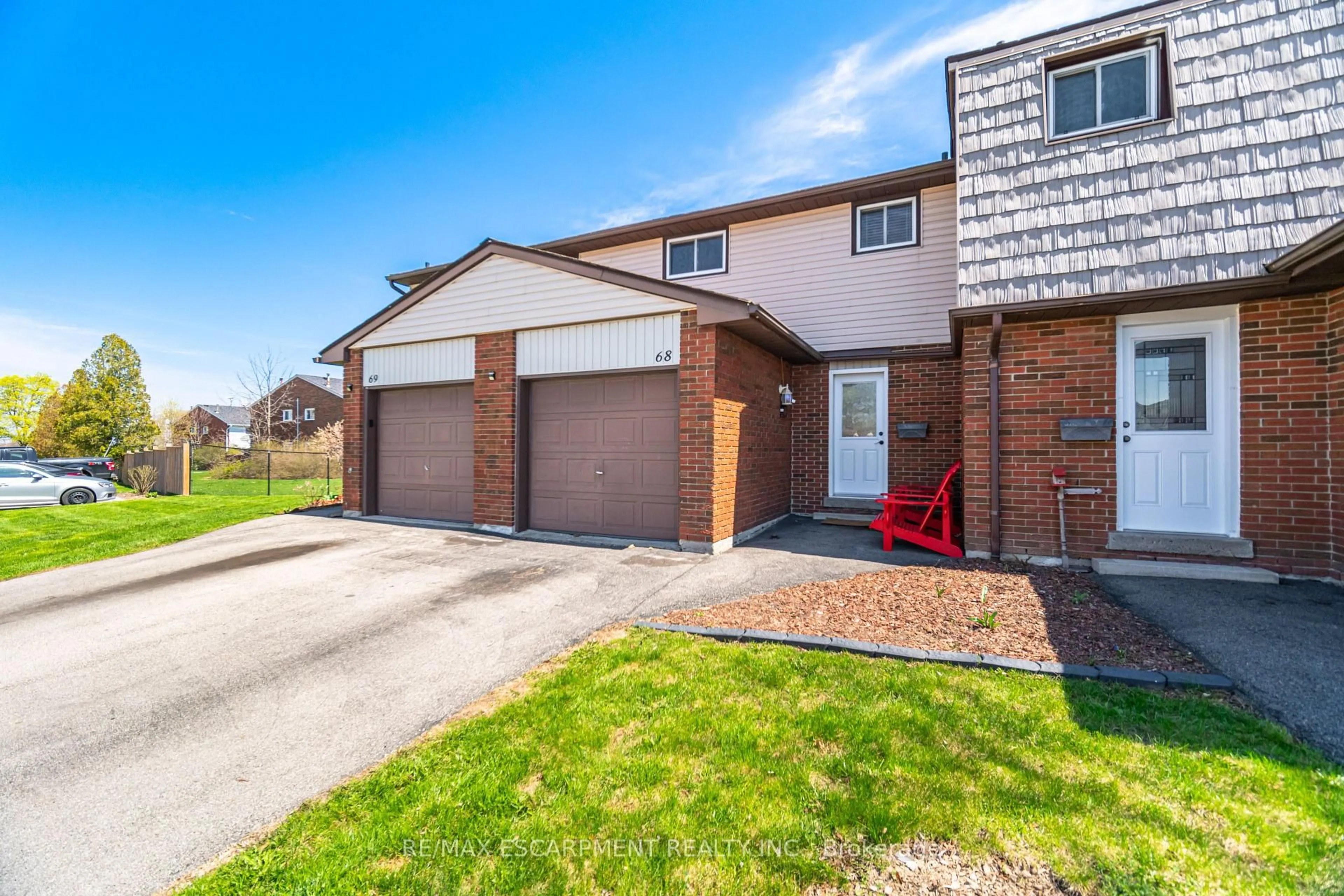 Home with brick exterior material, street for 1350 Limeridge Rd #68, Hamilton Ontario L8W 1L6