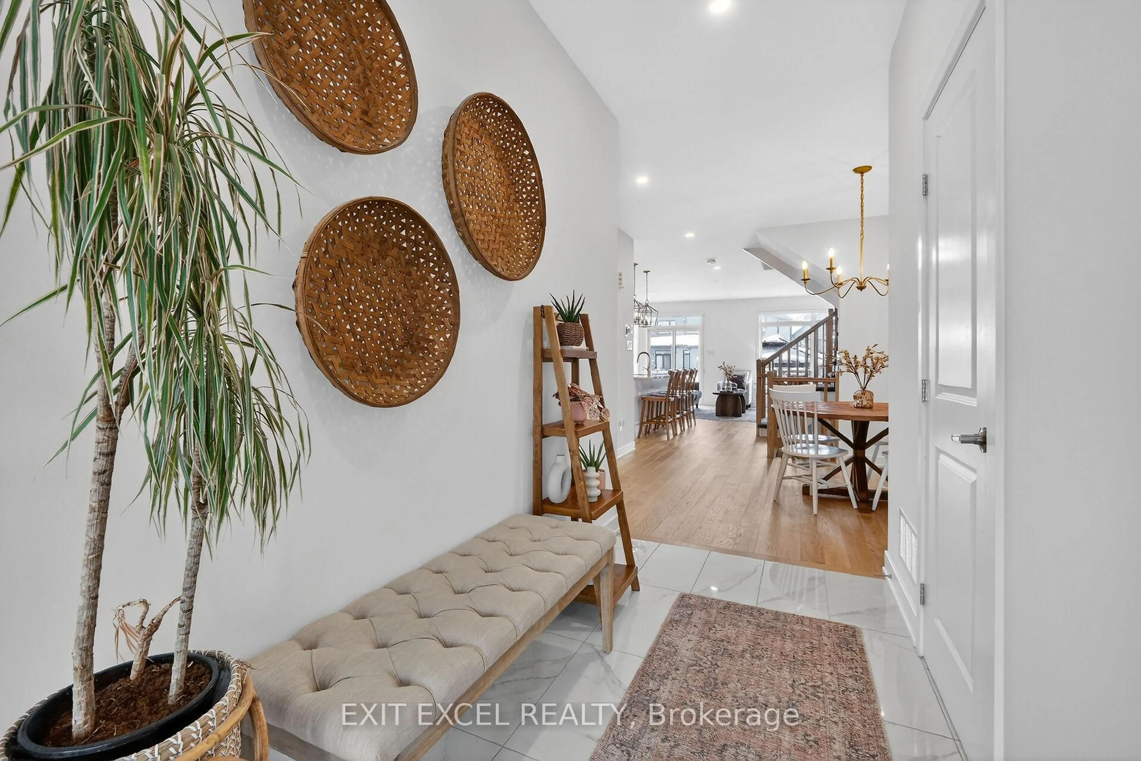 Indoor entryway for 240 Zinnia Way, Ottawa Ontario K4M 0K8