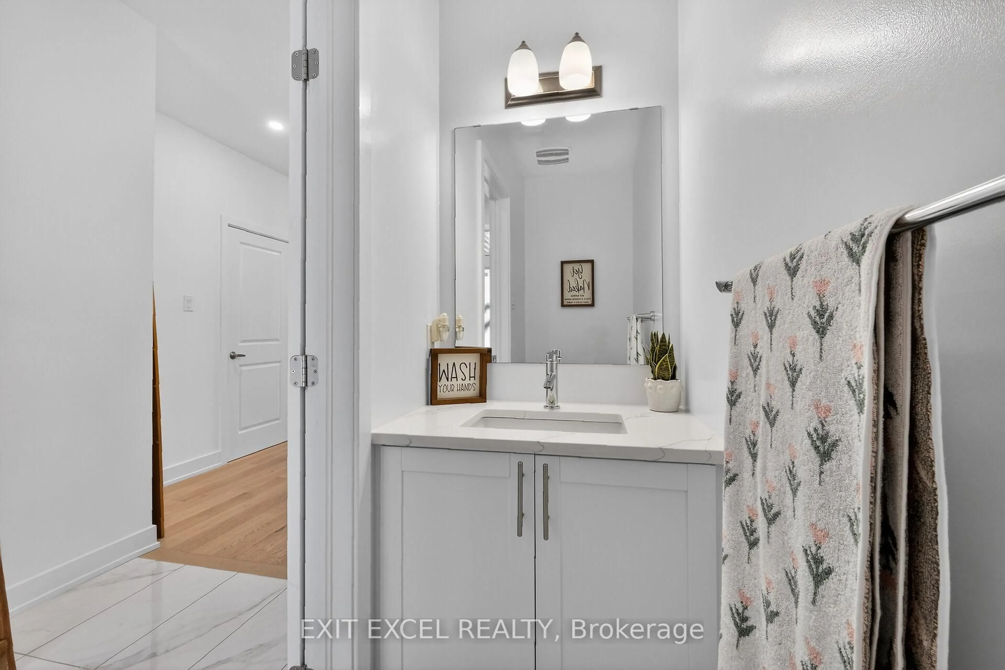 Contemporary bathroom, ceramic/tile floor for 240 Zinnia Way, Ottawa Ontario K4M 0K8