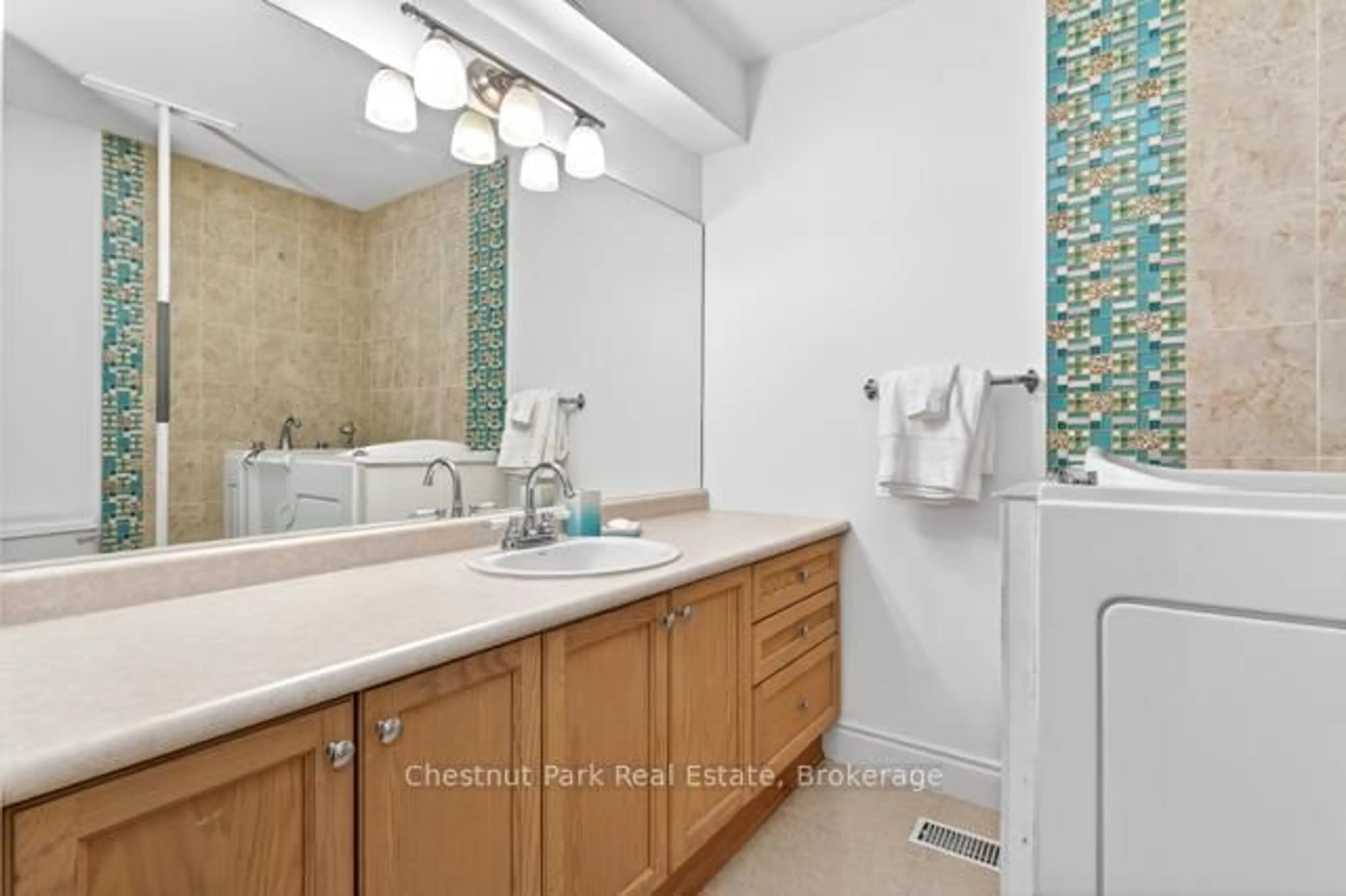 Standard bathroom, ceramic/tile floor for 10A KIMBERLEY Ave #GL-1, Bracebridge Ontario P1L 0A4