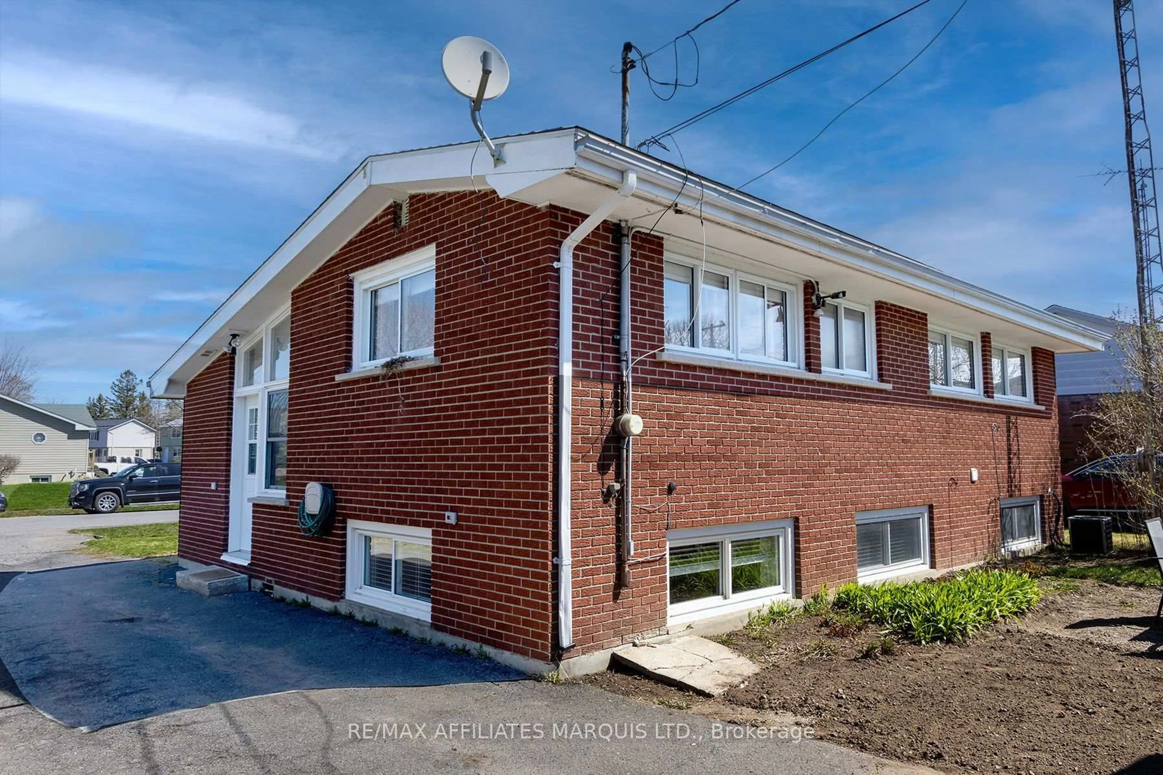 Home with brick exterior material, building for 69 Kyle Dr, South Dundas Ontario K0C 1X0