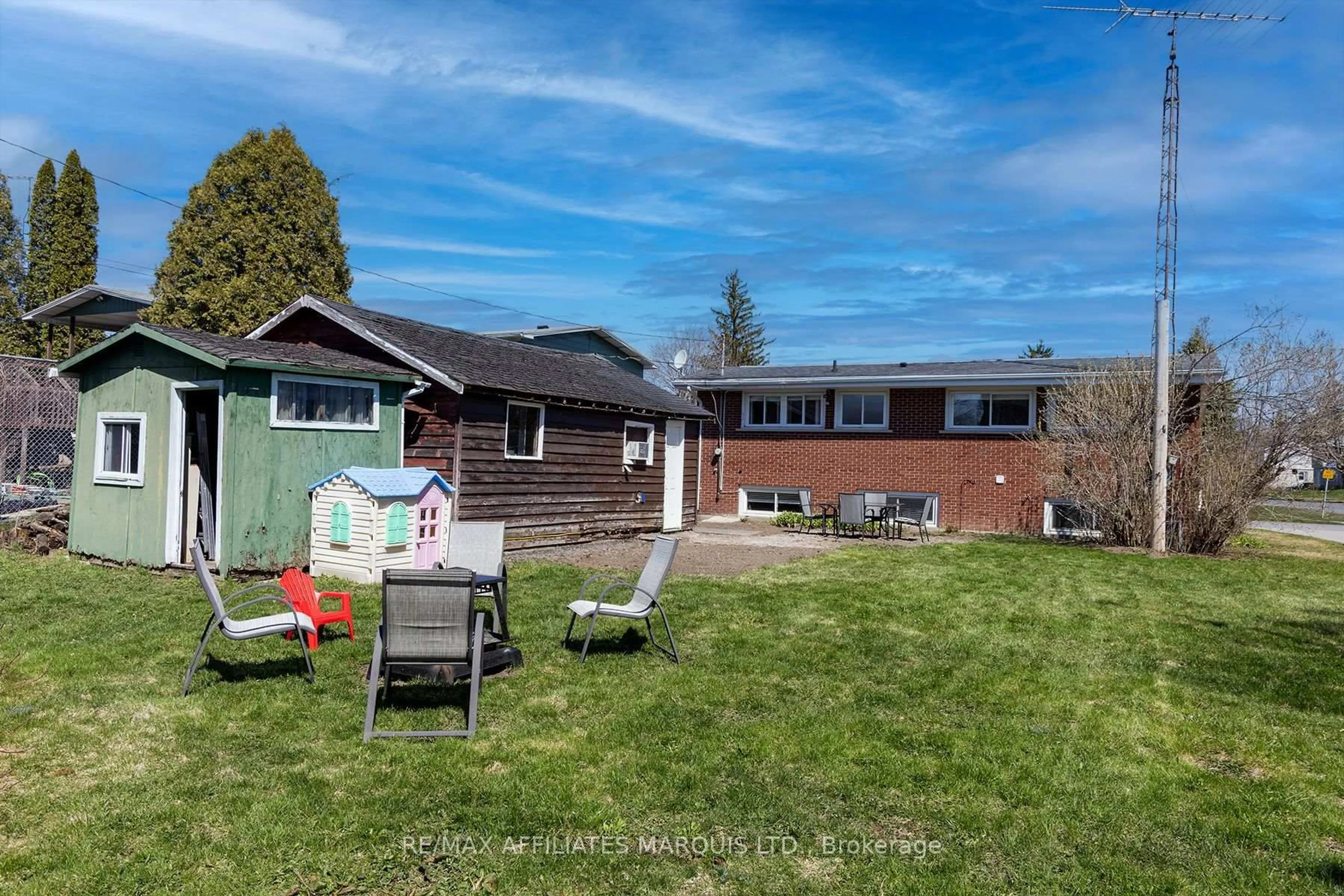 A pic from outside/outdoor area/front of a property/back of a property/a pic from drone, mountain view for 69 Kyle Dr, South Dundas Ontario K0C 1X0