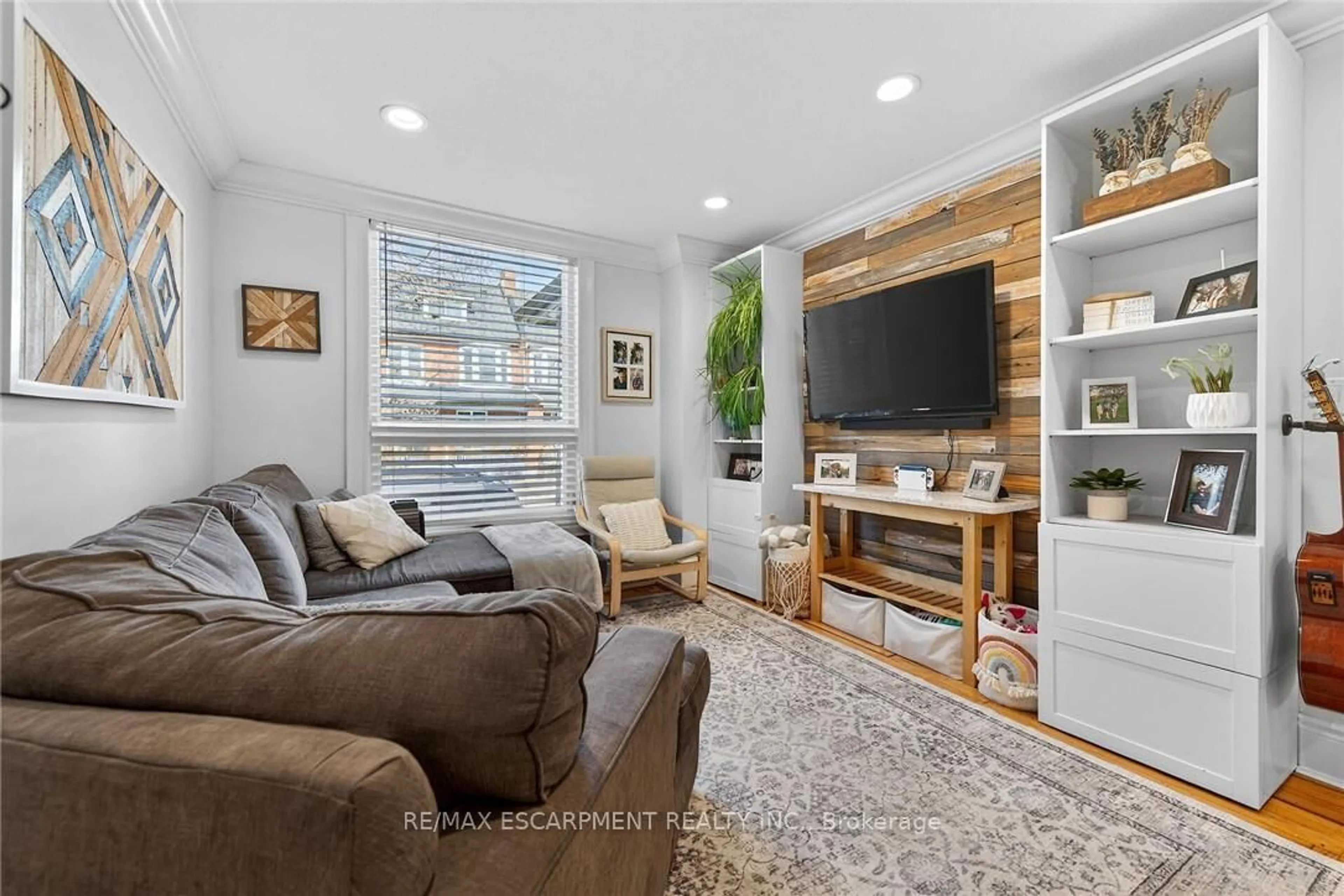 Living room with furniture, unknown for 179 Burris St, Hamilton Ontario L8M 2J7