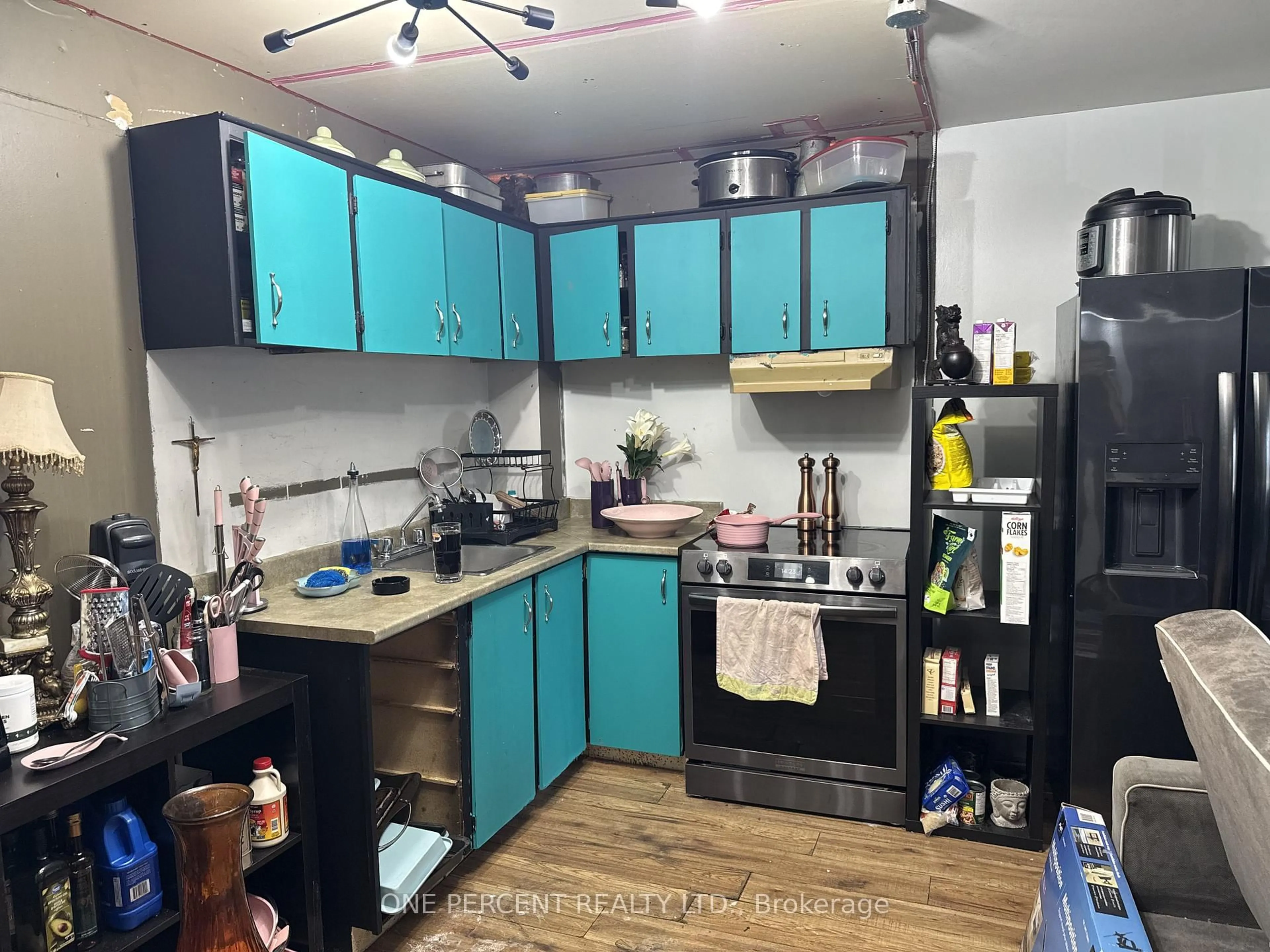 Standard kitchen, unknown for 815 Kyle Crt #105, Brockville Ontario K6V 6J7