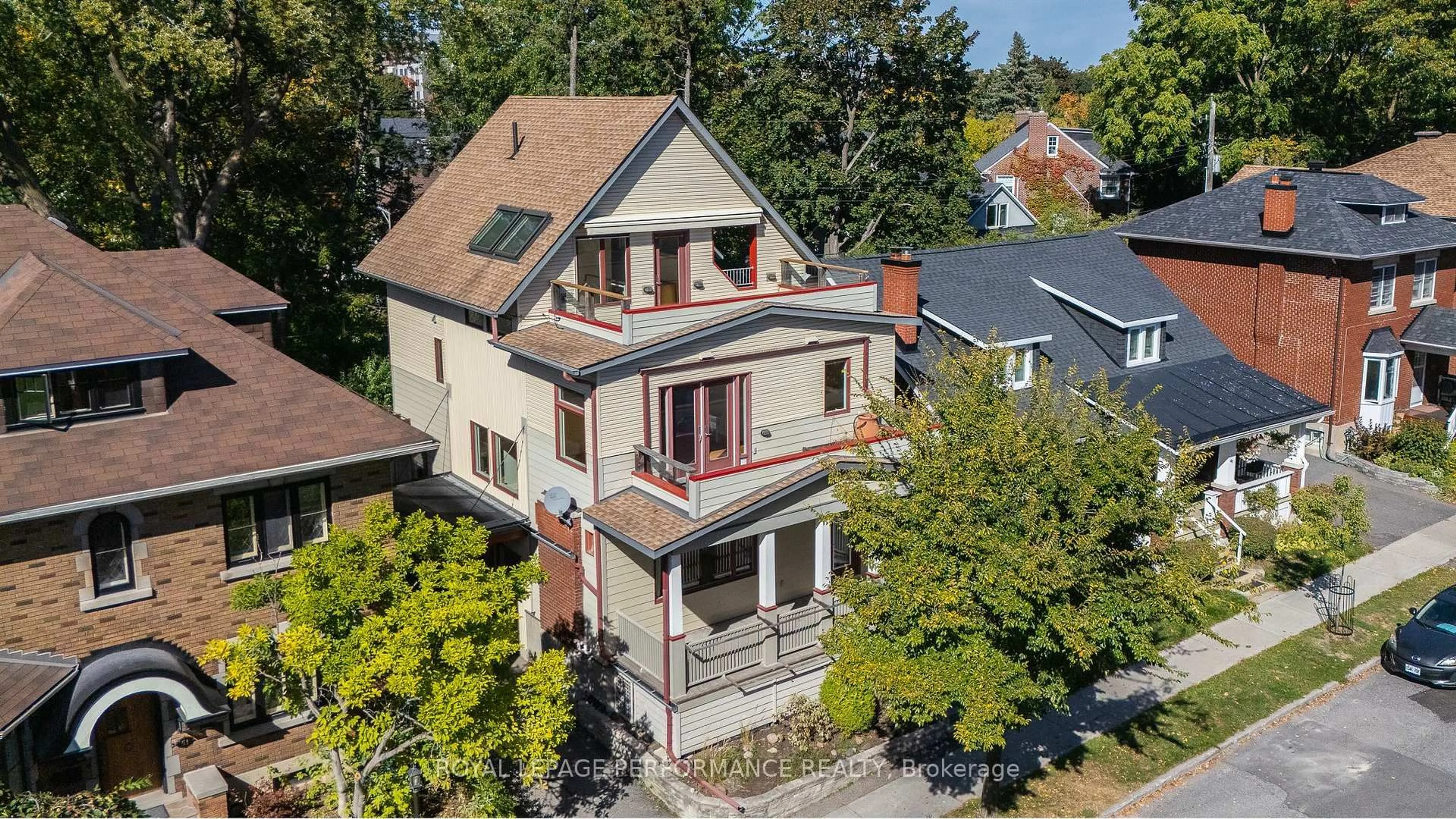 A pic from outside/outdoor area/front of a property/back of a property/a pic from drone, street for 45 Old Sunset Blvd, Ottawa Ontario K1S 3G8
