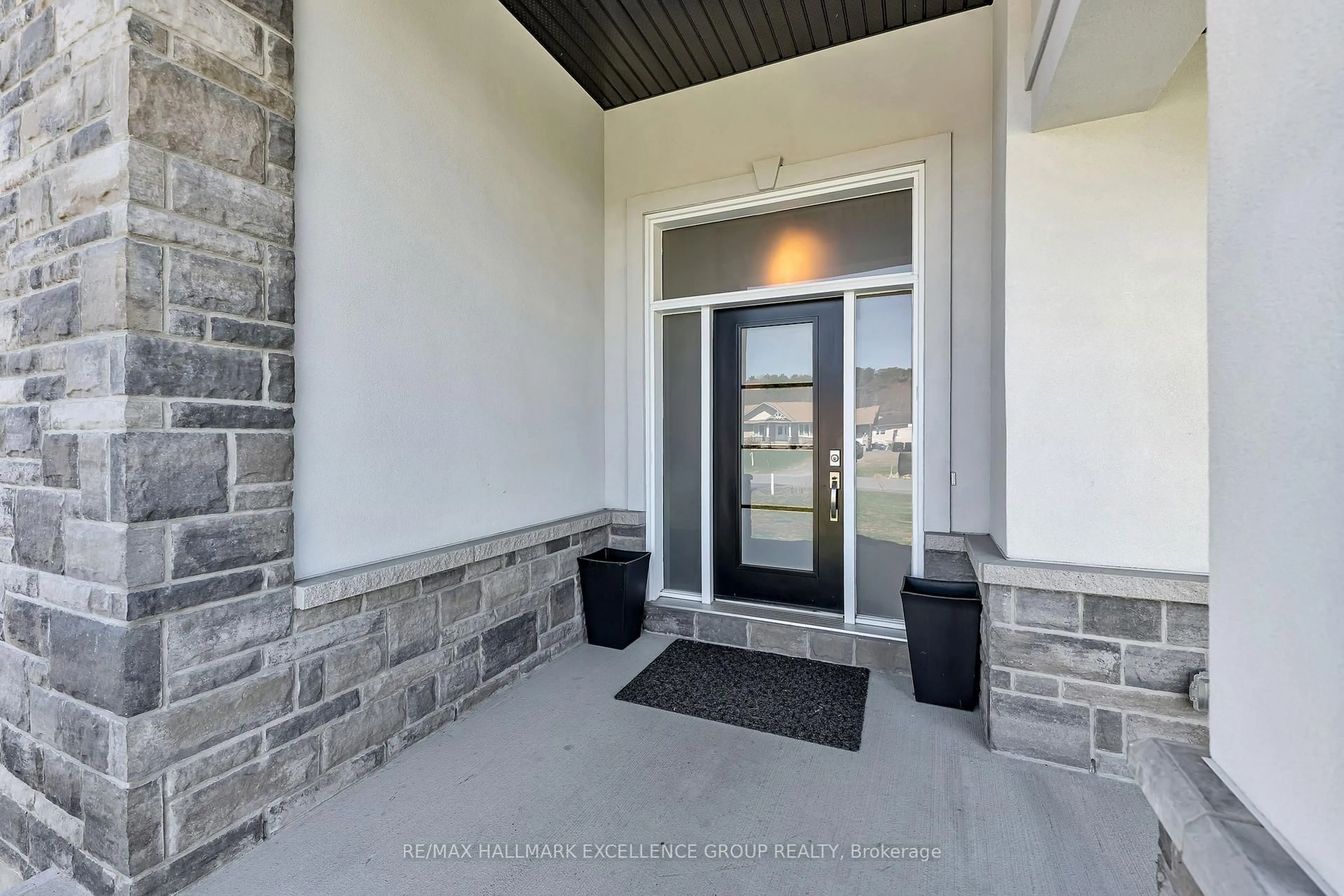 Indoor entryway for 921 Colette St, Clarence-Rockland Ontario K0A 1E0