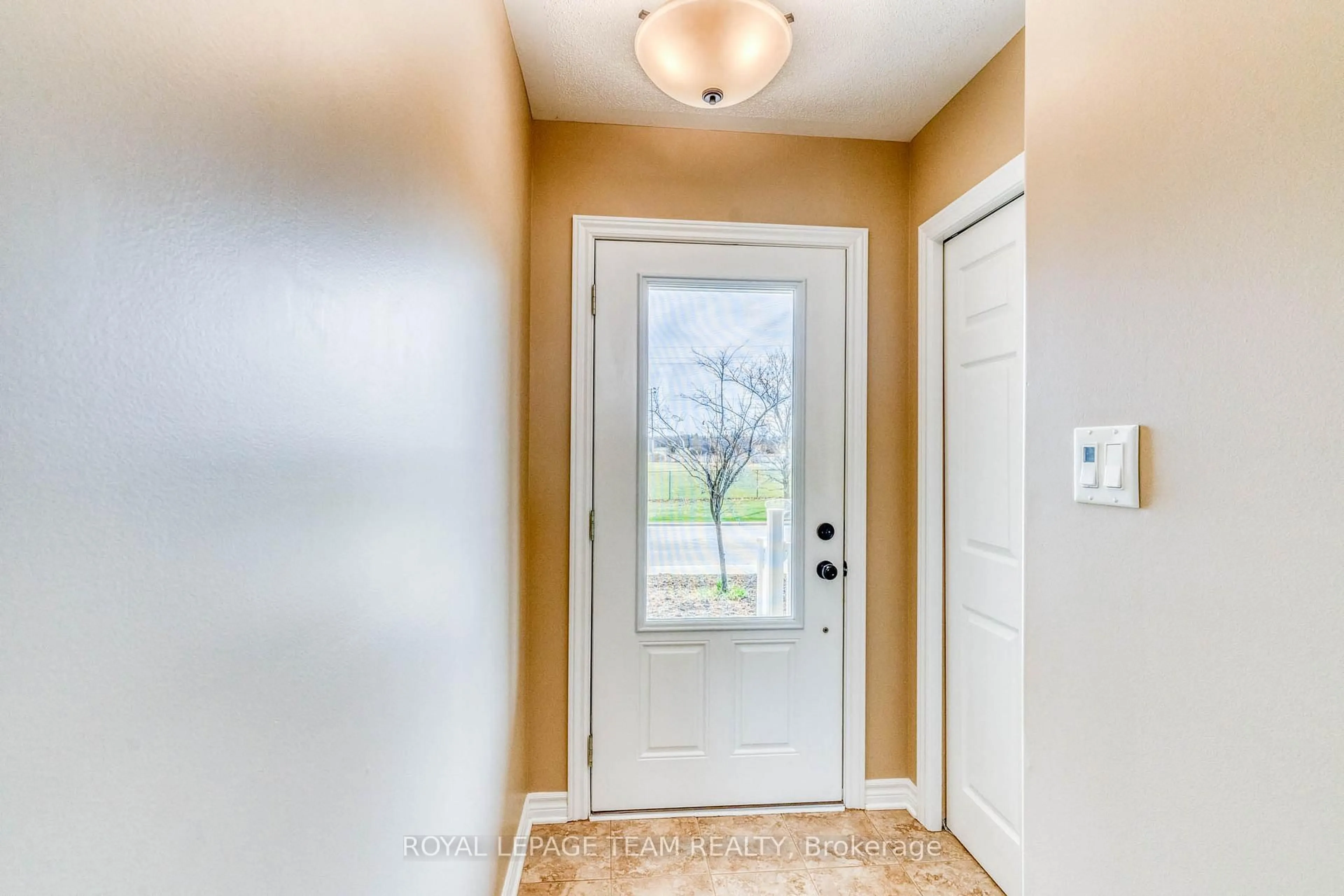 Indoor entryway for 396 Ann St, Almonte Ontario K0A 1A0